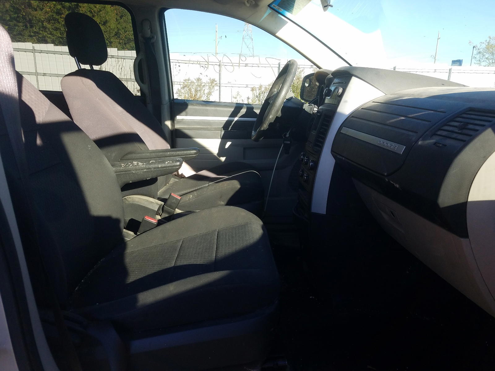 Photo 5 from auction – 2010 DODGE GRAND CARA with VIN 2D4RN4DE4AR313035