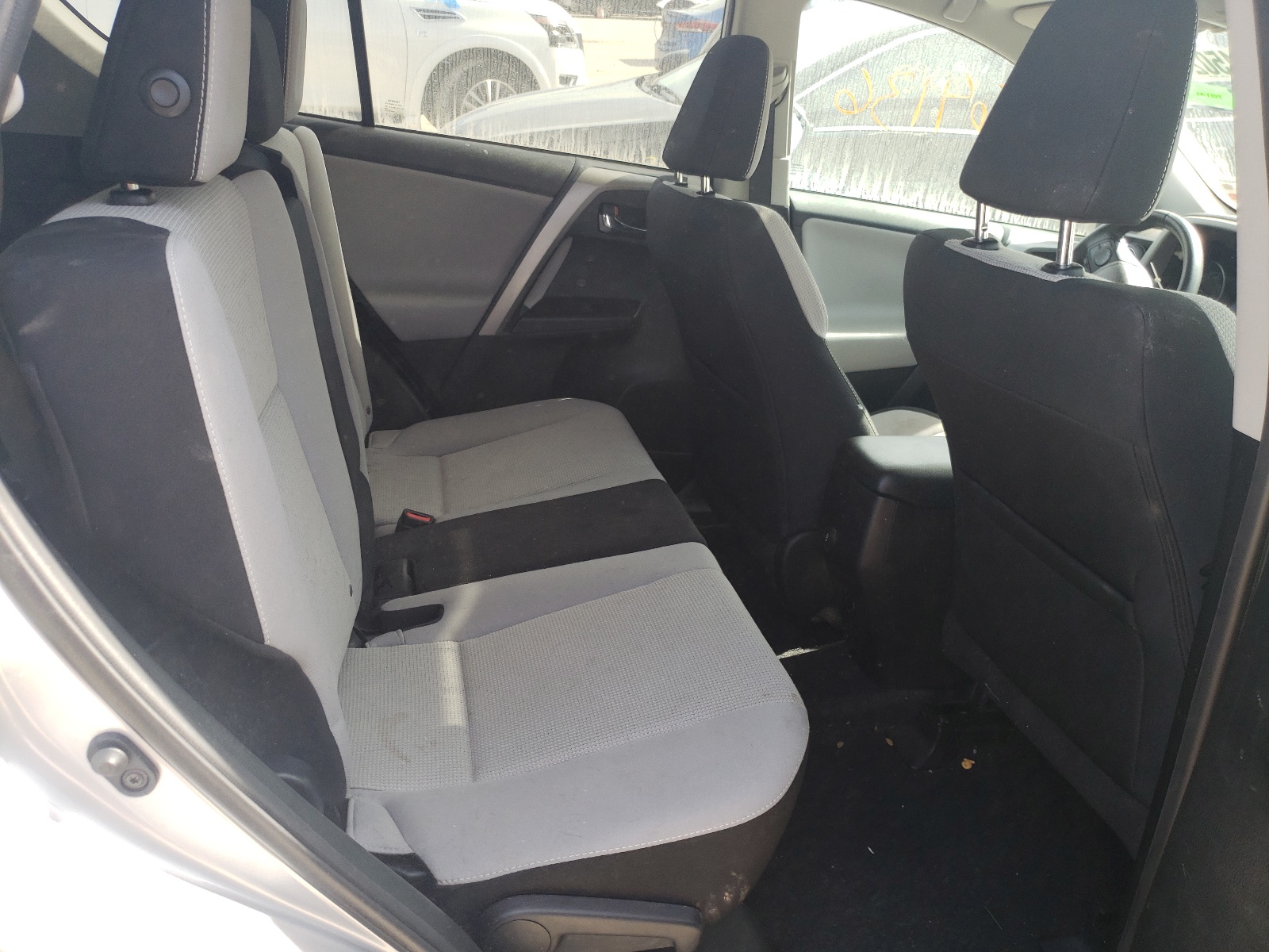 Photo 6 from auction – 2017 TOYOTA RAV4 XLE with VIN 2T3WFREV7HW359581