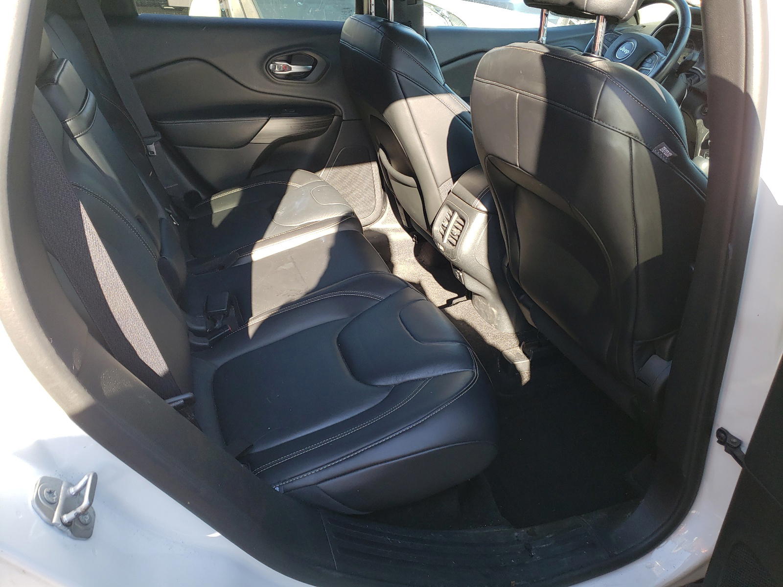 Photo 6 from auction – 2015 JEEP CHEROKEE L with VIN 1C4PJLDB6FW765910