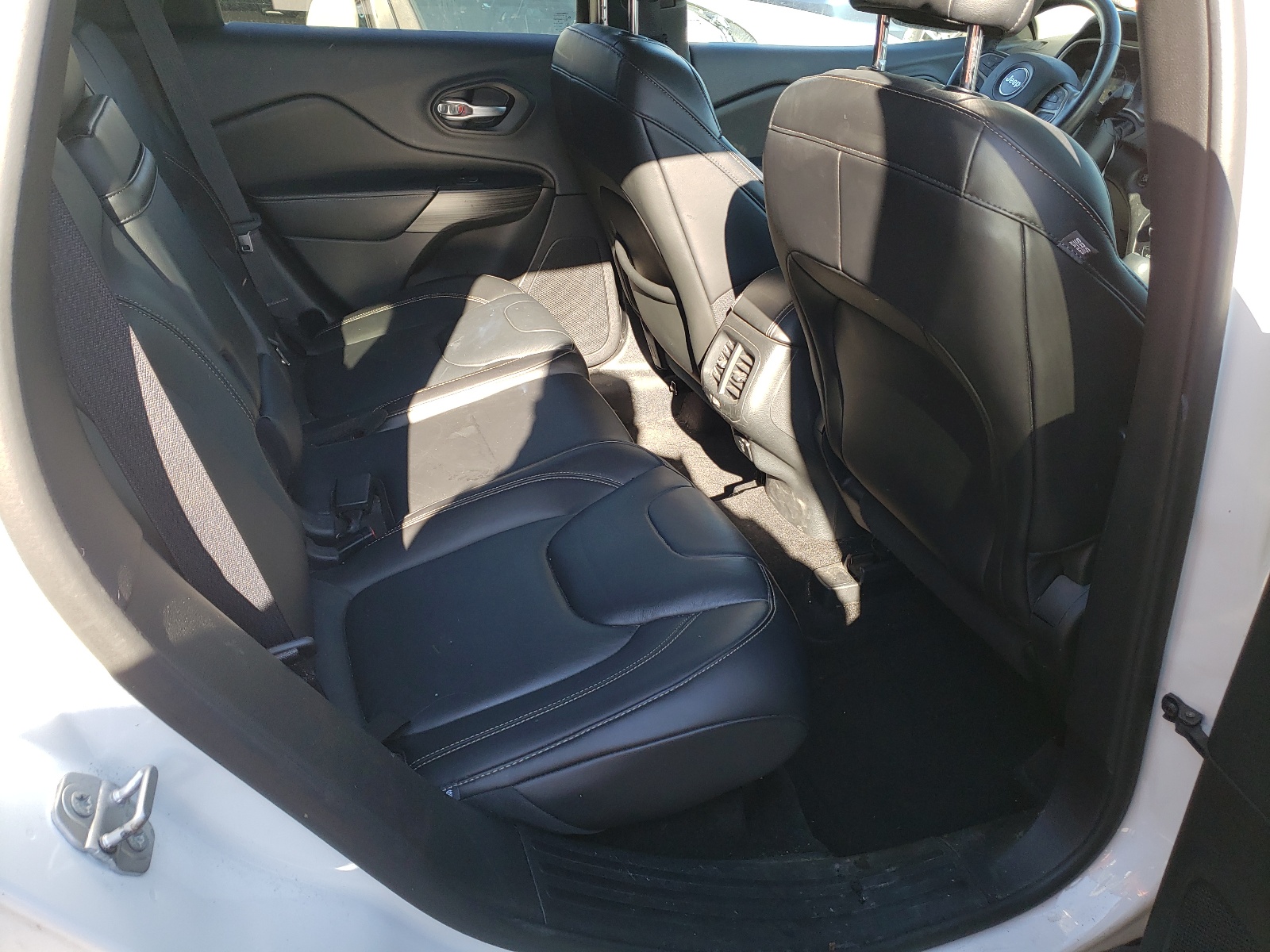 Zdjęcie 6 z aukcji – 2015 JEEP CHEROKEE L z VIN 1C4PJLDB6FW765910