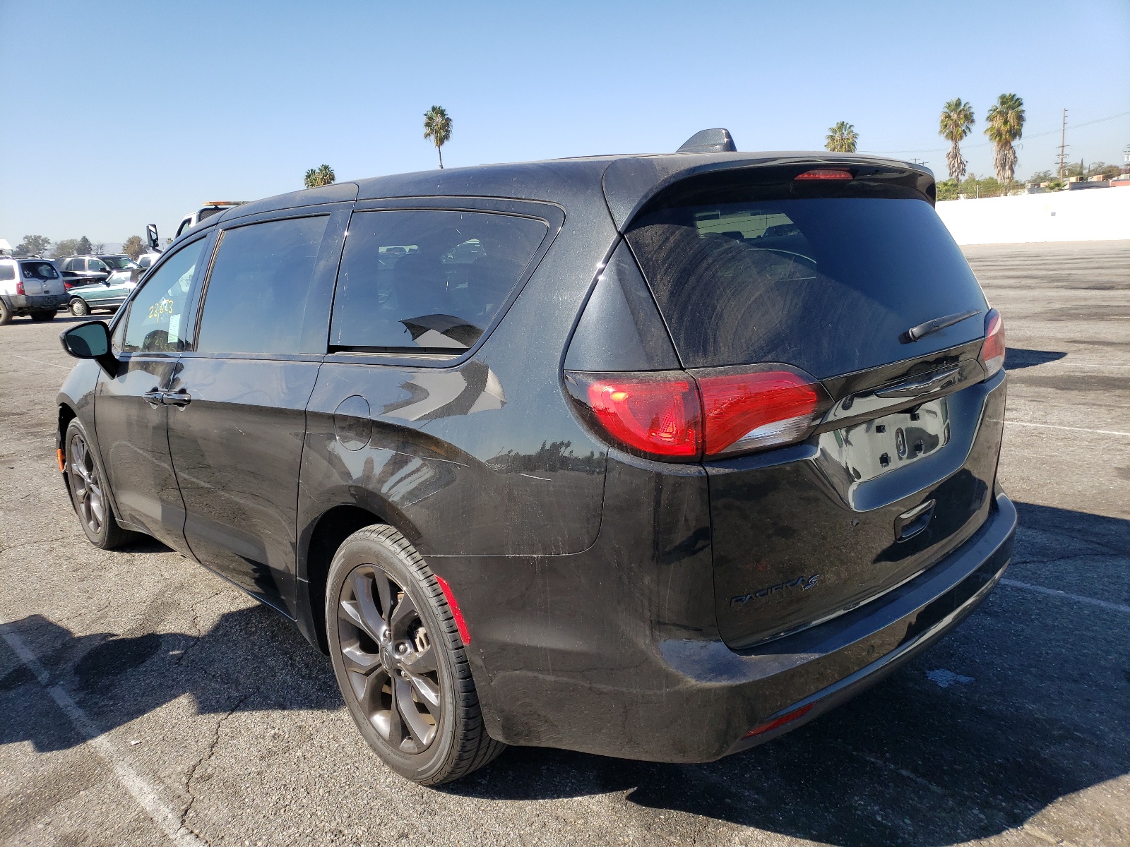Фото 3 с аукциона – 2020 CHRYSLER PACIFICA T с VIN 2C4RC1FGXLR118981