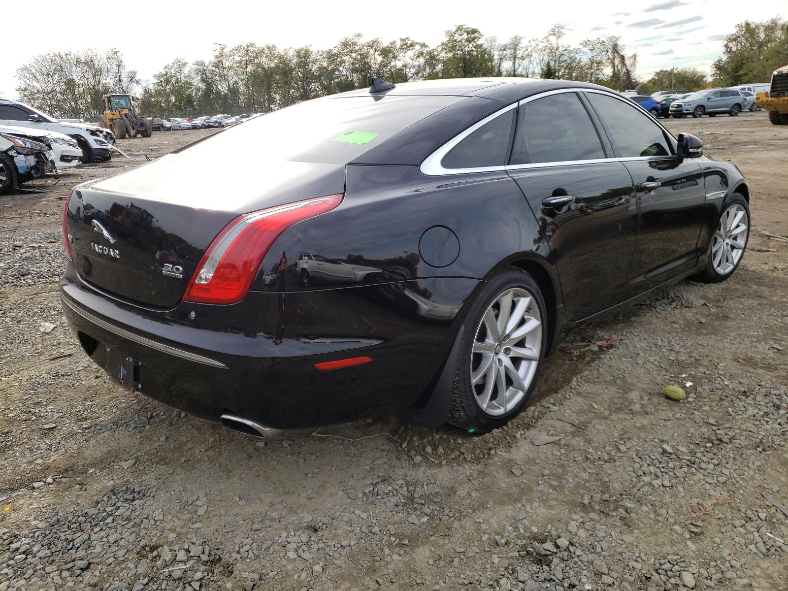 Photo 4 from auction – 2013 JAGUAR XJ with VIN SAJWJ1CDXD8V49547