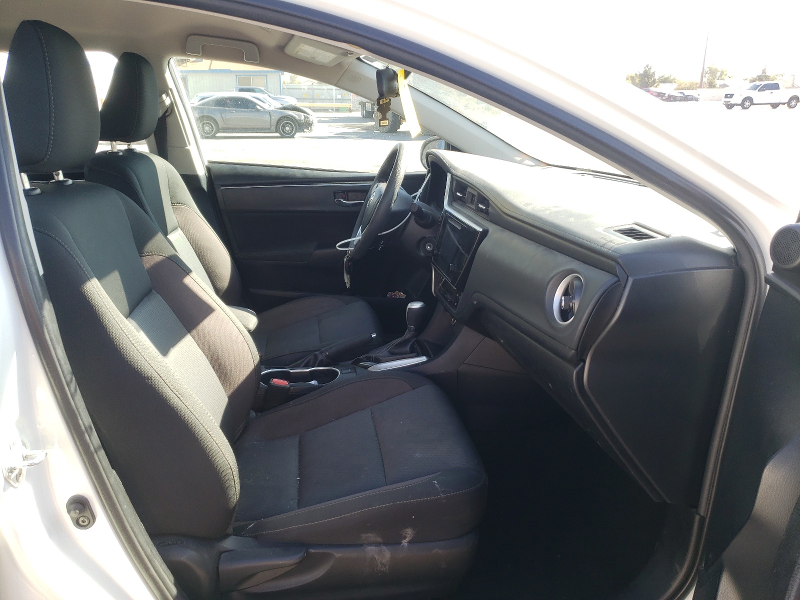 Photo 5 from auction – 2019 TOYOTA COROLLA L with VIN 2T1BURHE6KC242723
