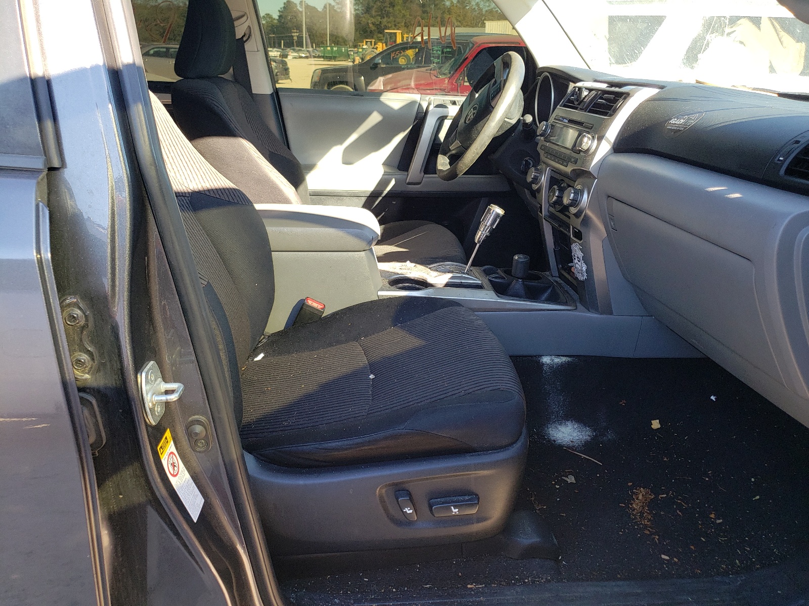 Photo 5 from auction – 2010 TOYOTA 4RUNNER SR with VIN JTEBU5JR3A5030827