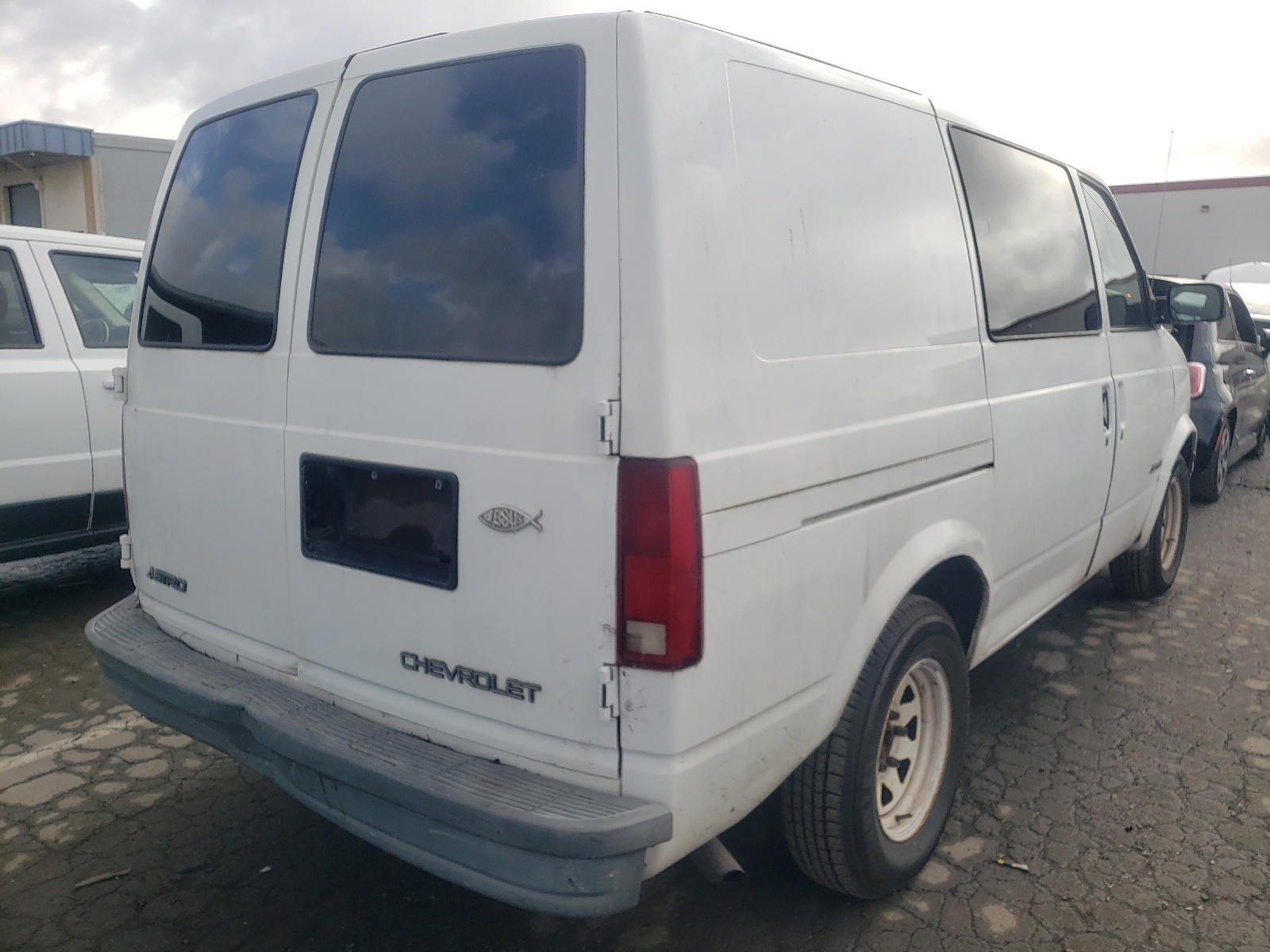 Photo 4 from auction – 2001 CHEVROLET ASTRO with VIN 1GCDM19W91B100512