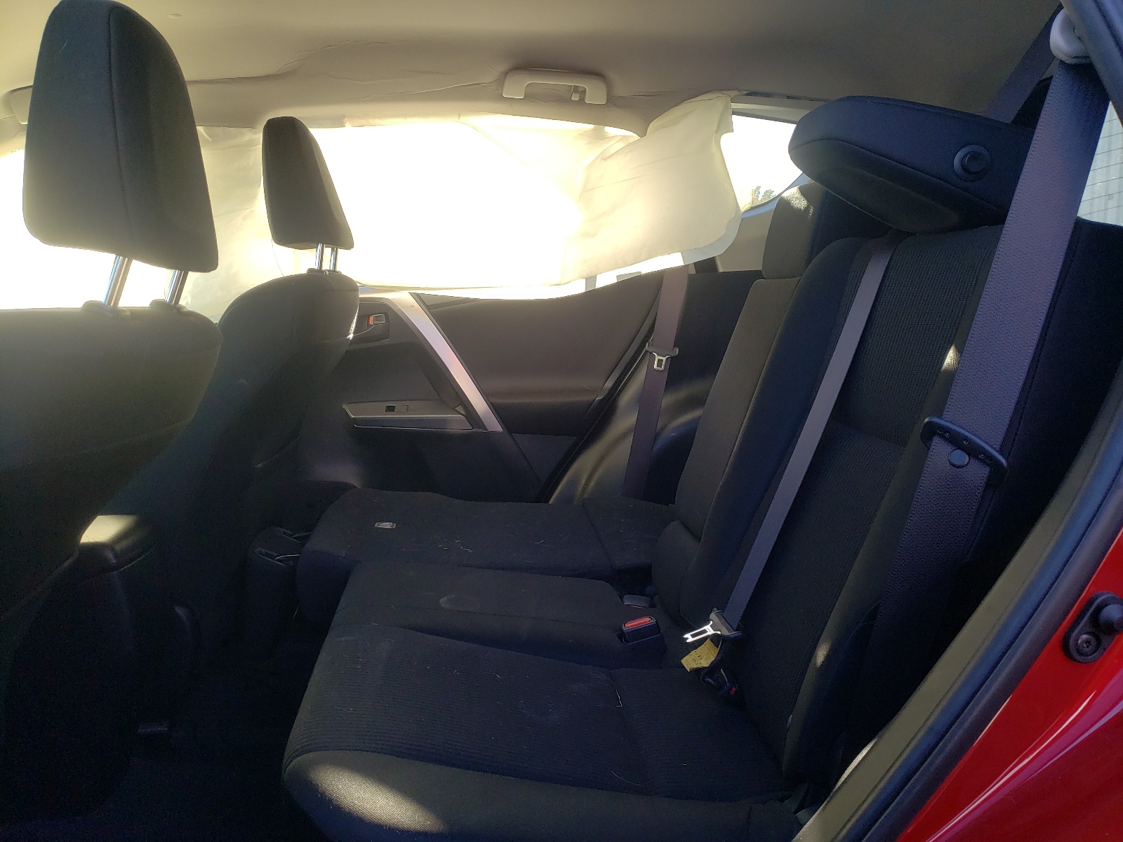 Photo 6 from auction – 2016 TOYOTA RAV4 LE with VIN JTMBFREV4GJ086577