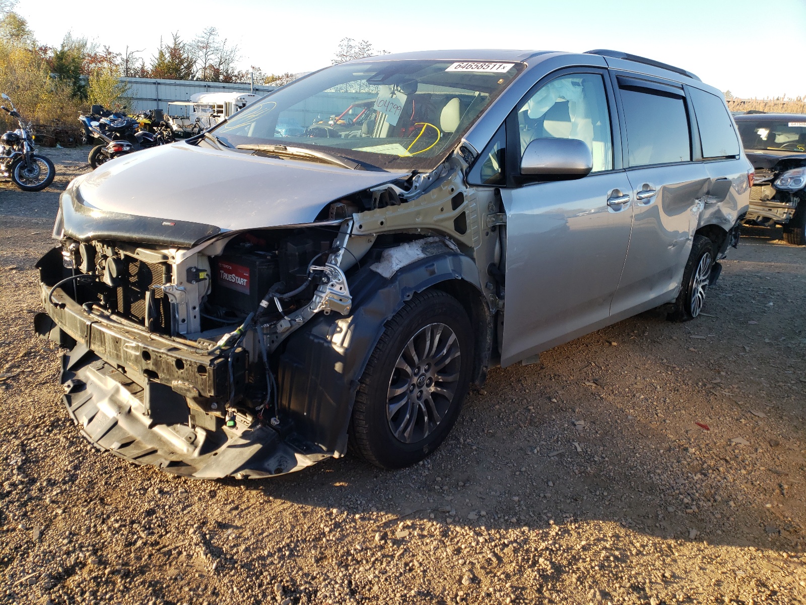 Photo 2 from auction – 2018 TOYOTA SIENNA XLE with VIN 5TDYZ3DC0JS918800