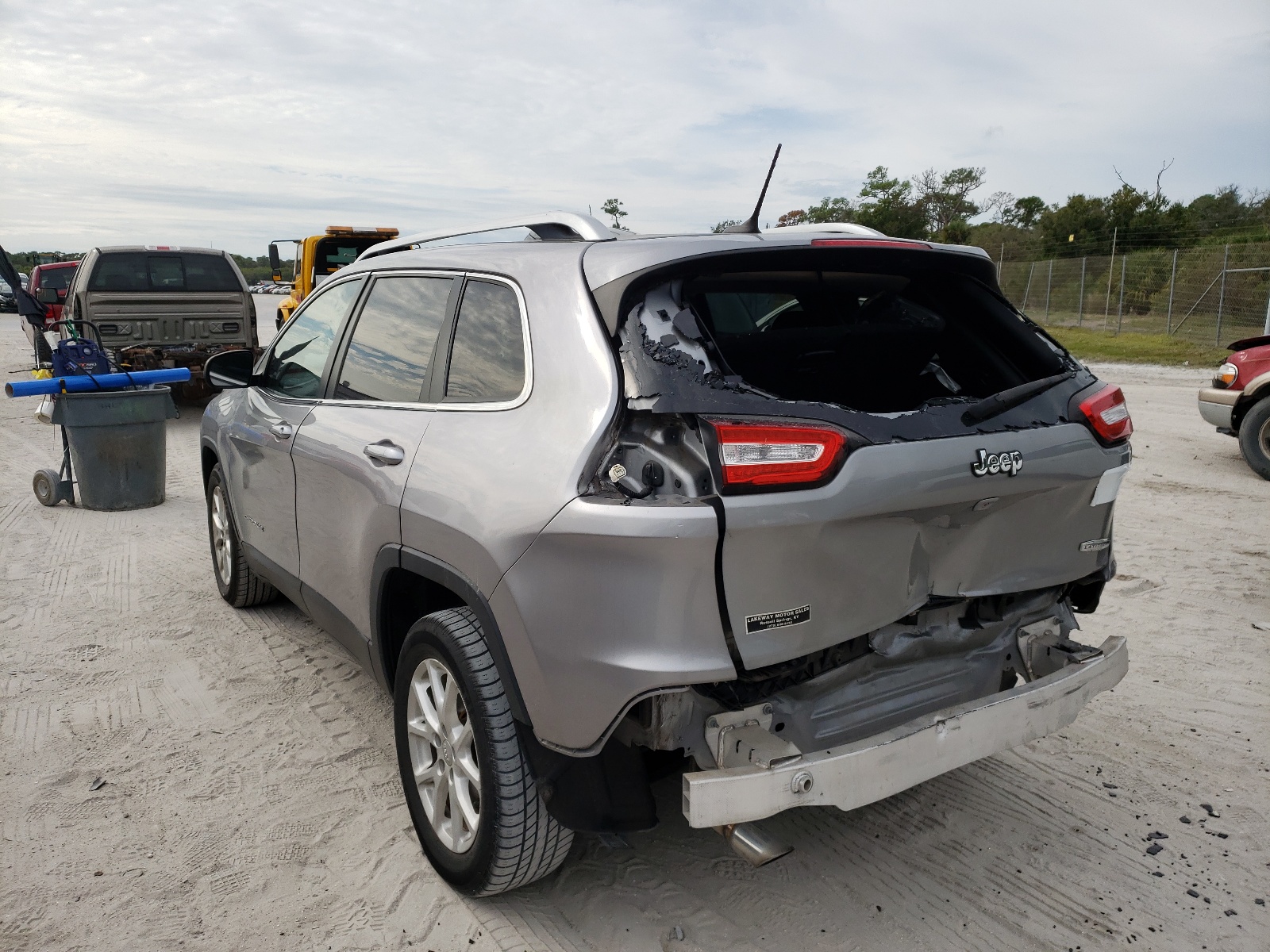 Photo 3 from auction – 2015 JEEP CHEROKEE L with VIN 1C4PJLCB9FW627733