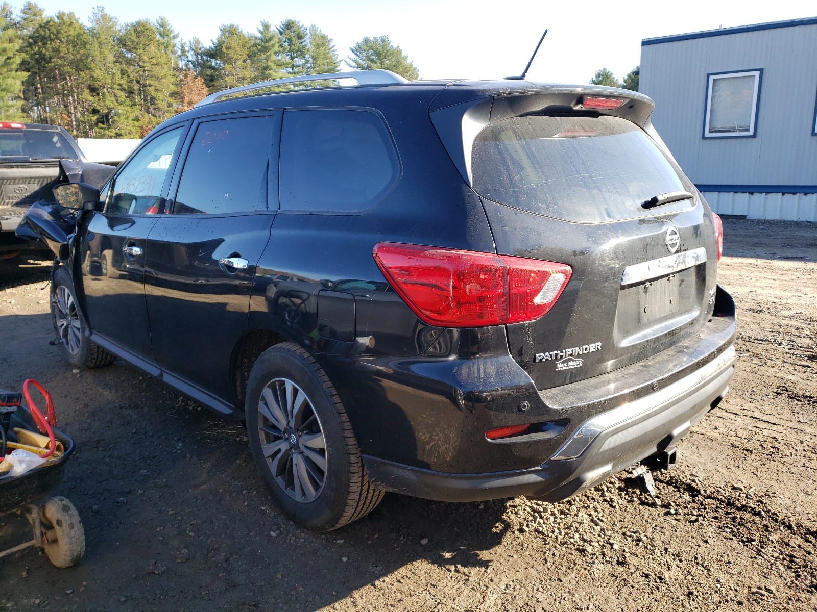 Photo 3 from auction – 2017 NISSAN PATHFINDER with VIN 5N1DR2MM4HC908019