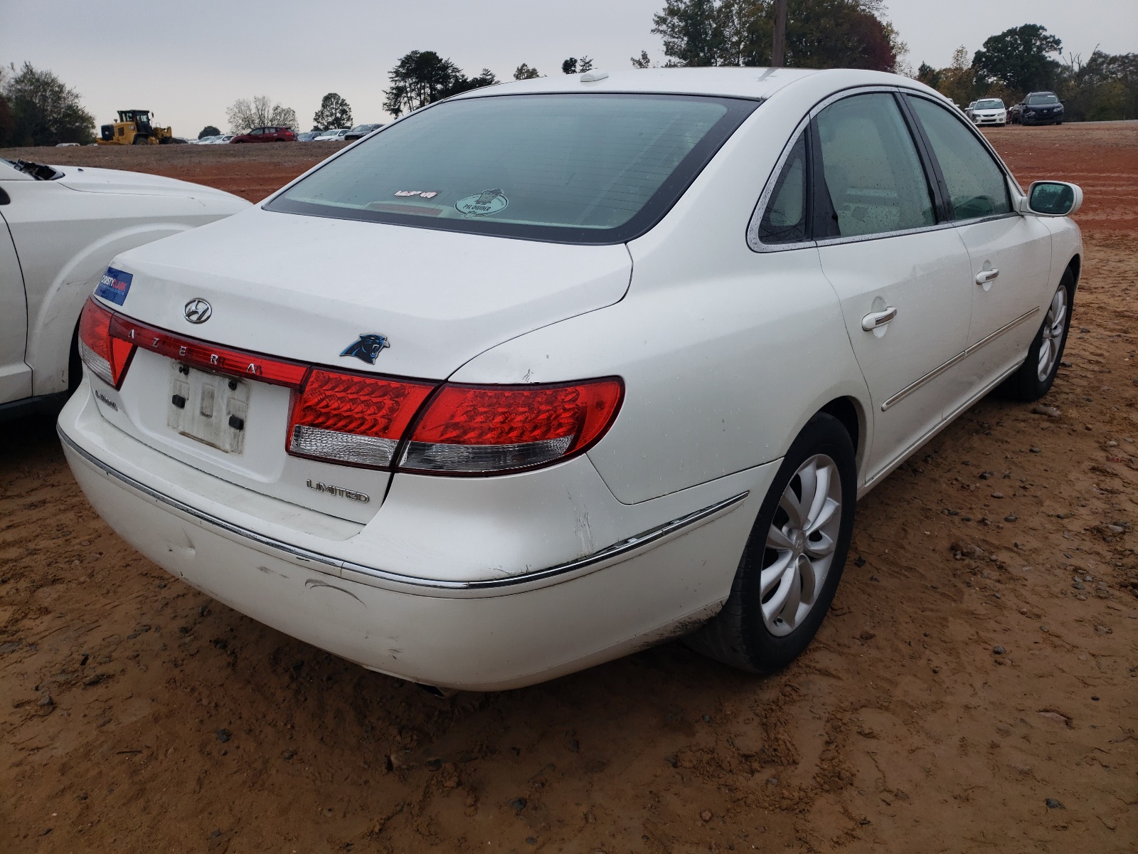 Photo 4 from auction – 2007 HYUNDAI AZERA SE with VIN KMHFC46F57A237992