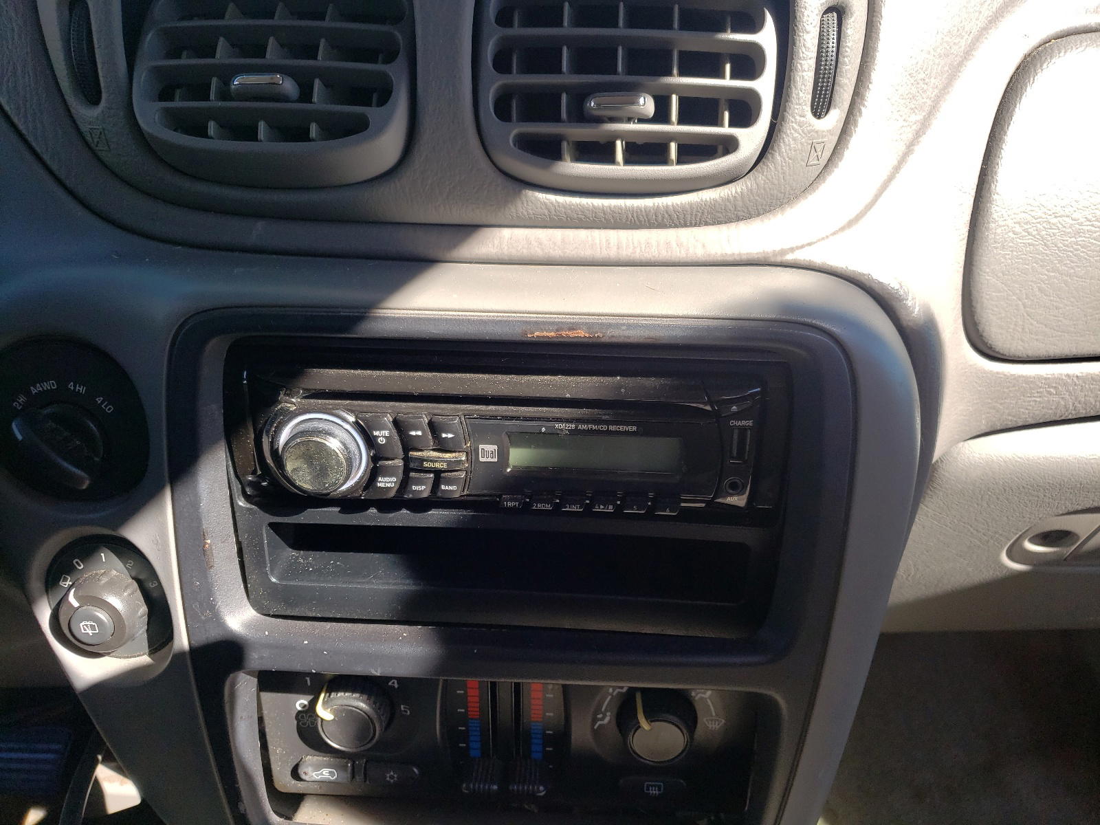 Photo 9 from auction – 2005 CHEVROLET TRAILBLAZE with VIN 1GNDT13S852307902