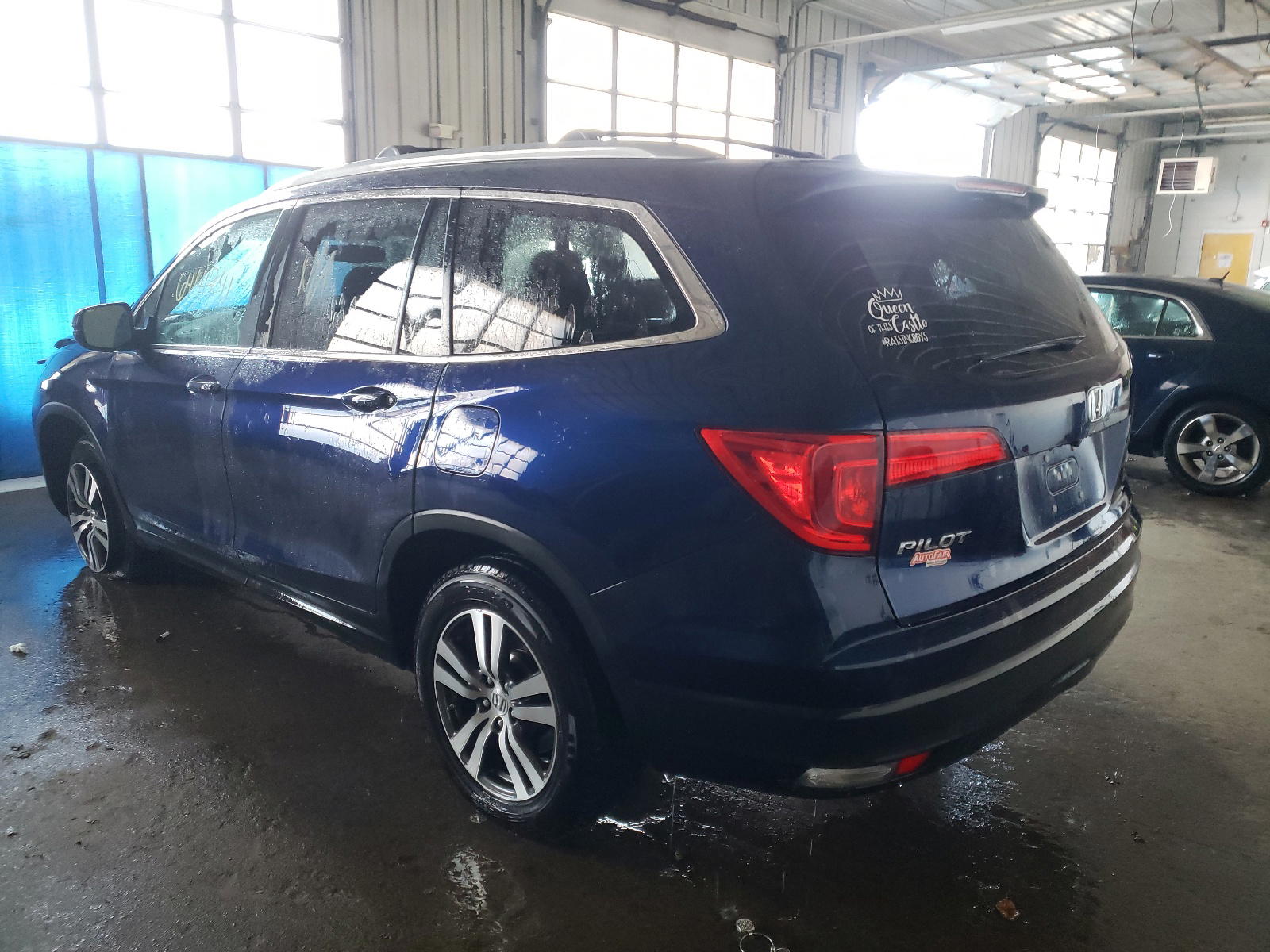 Photo 3 from auction – 2016 HONDA PILOT with VIN 5FNYF6H77GB102879