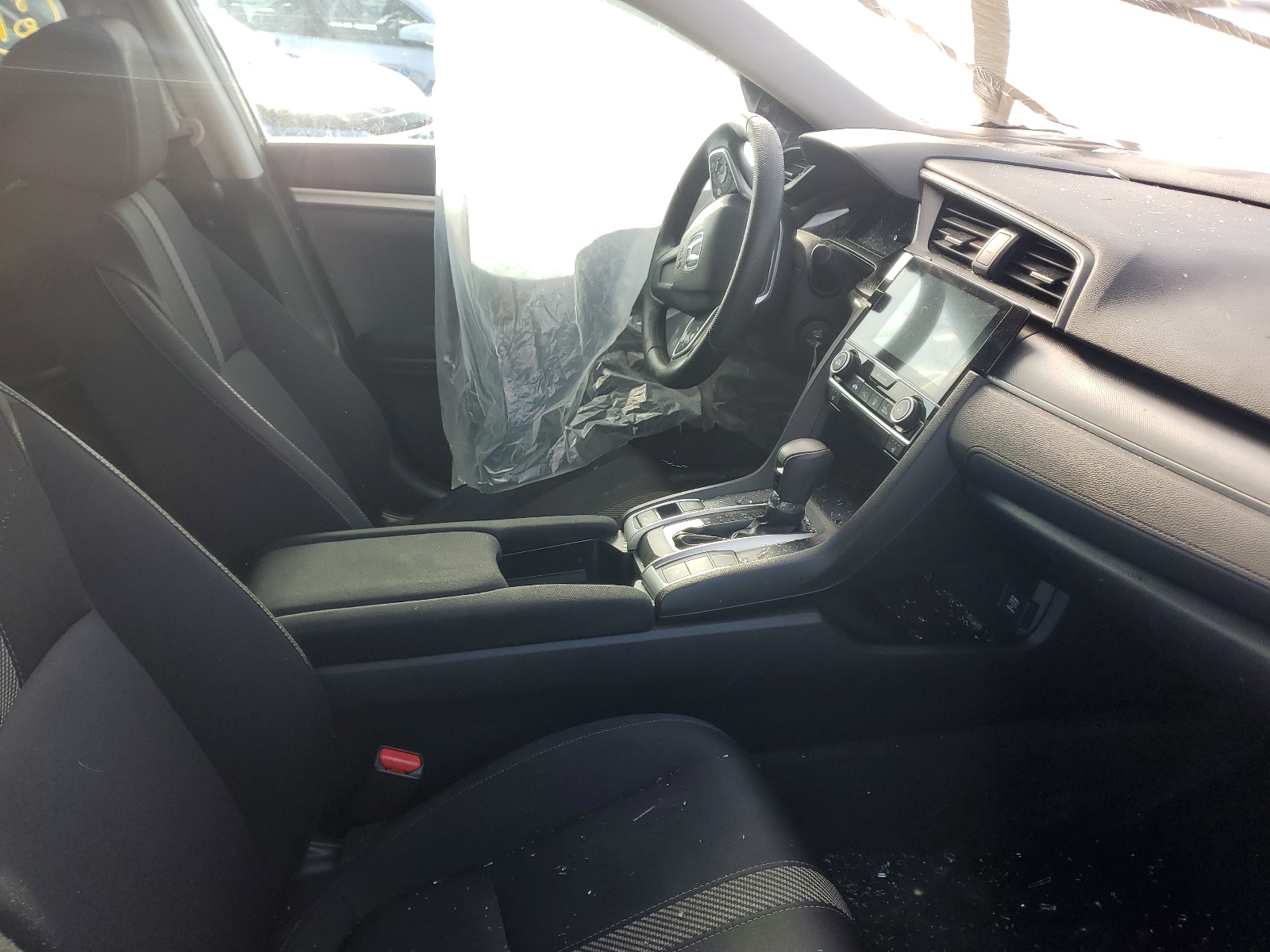 Photo 5 from auction – 2018 HONDA CIVIC LX with VIN 2HGFC2F59JH008791