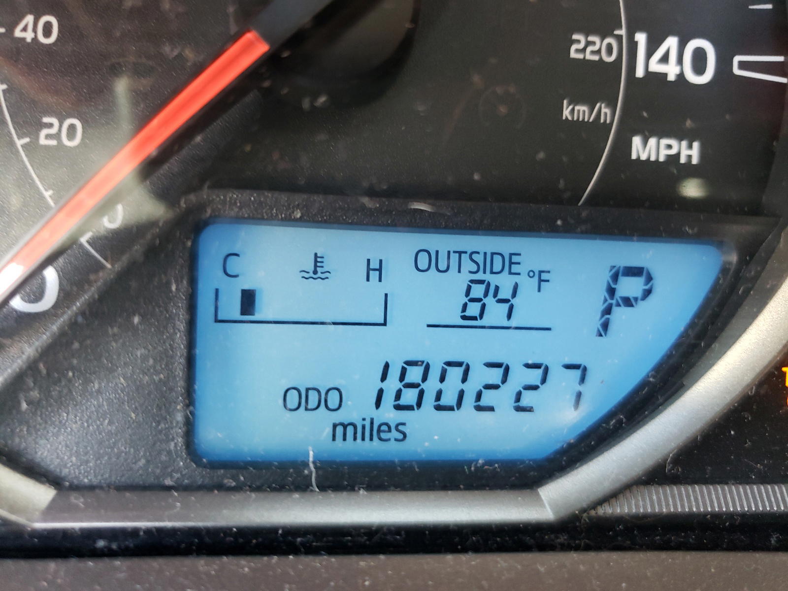 Photo 8 from auction – 2014 TOYOTA RAV4 XLE with VIN JTMRFREV6ED091886