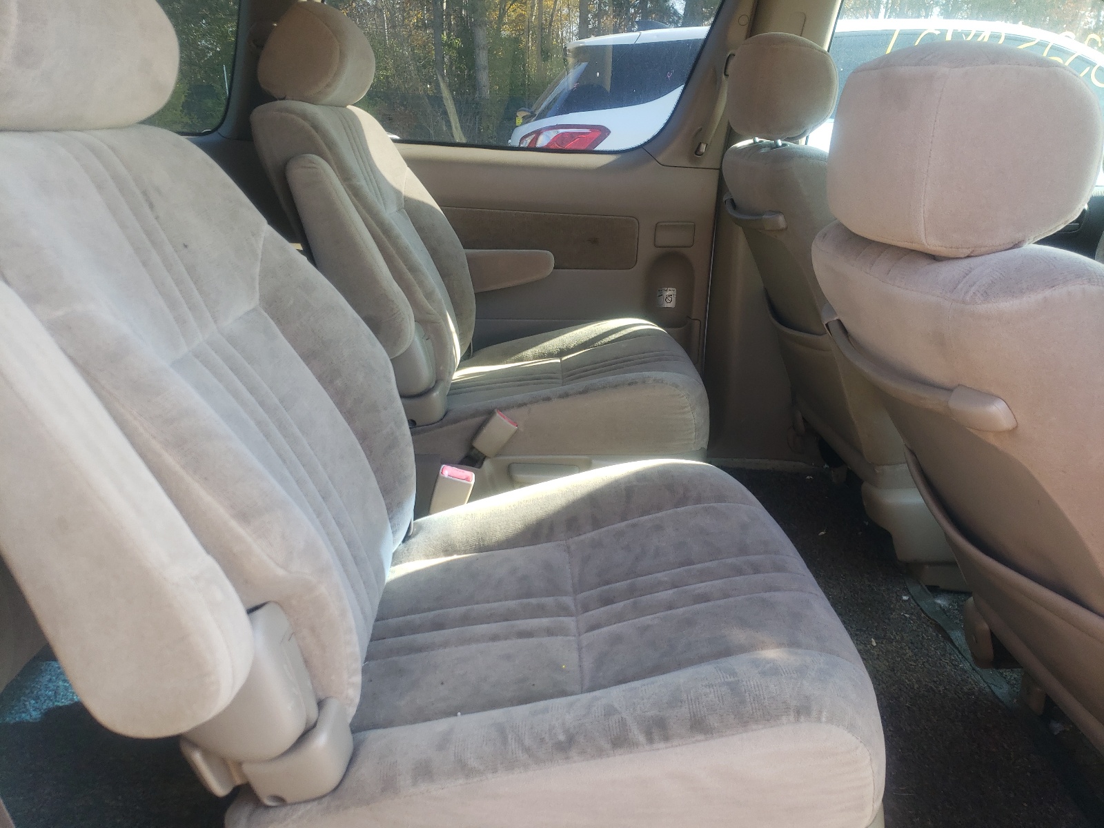 Photo 6 from auction – 2001 TOYOTA SIENNA LE with VIN 4T3ZF13C61U375907
