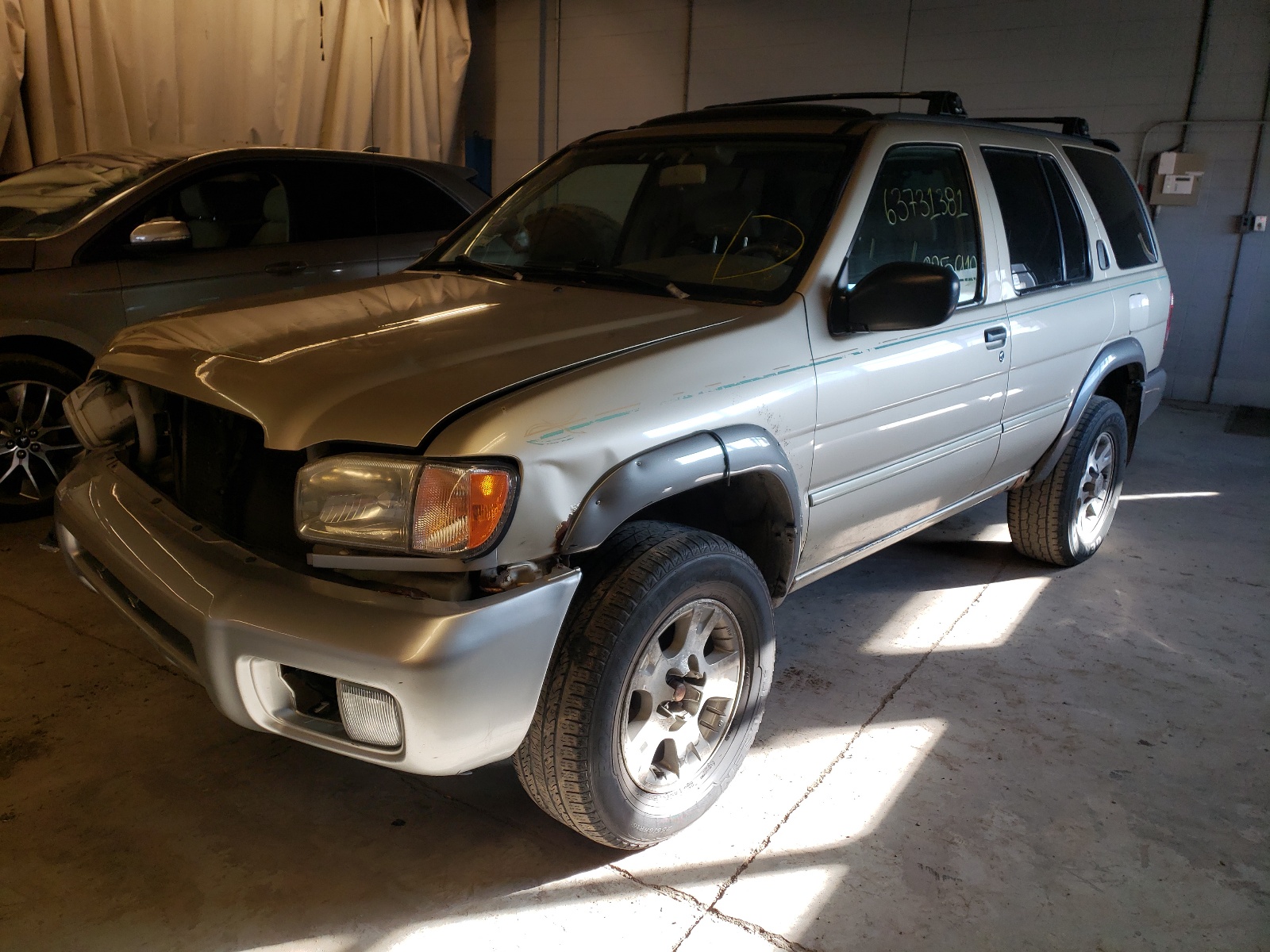 Photo 2 from auction – 2001 NISSAN PATHFINDER with VIN JN8DR09Y11W576196
