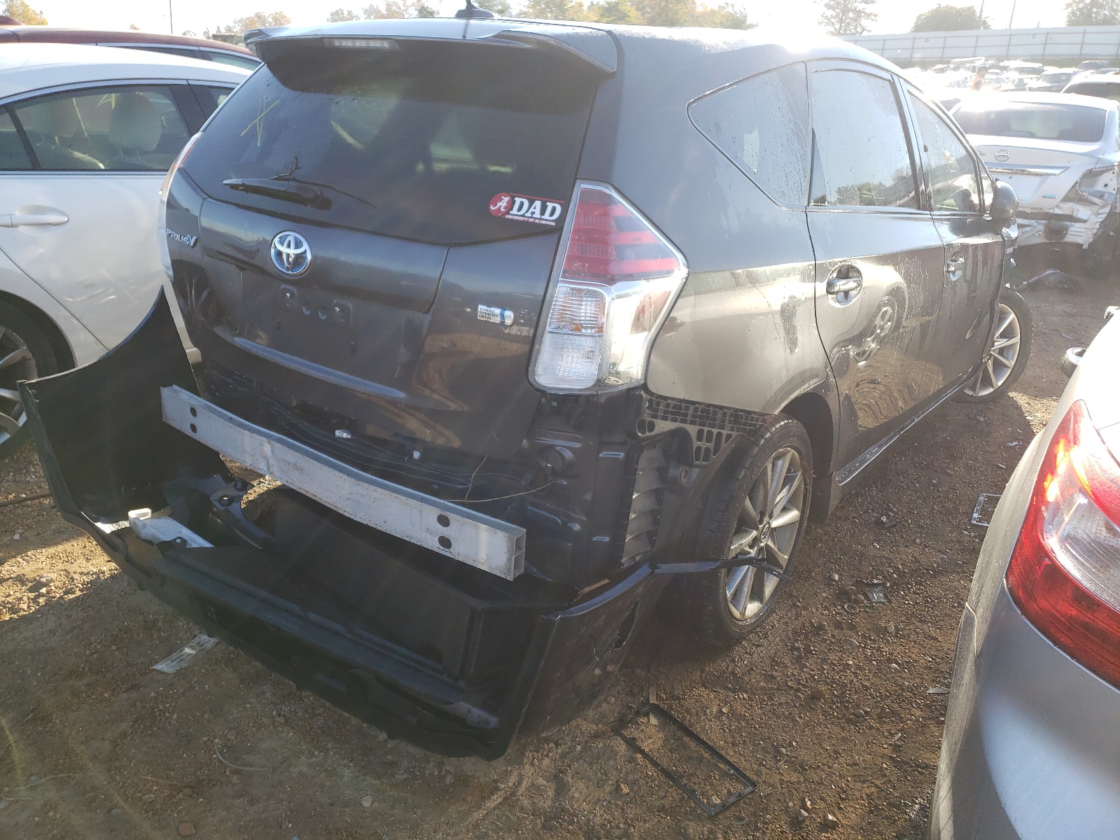 Photo 4 from auction – 2015 TOYOTA PRIUS V with VIN JTDZN3EU2FJ022347