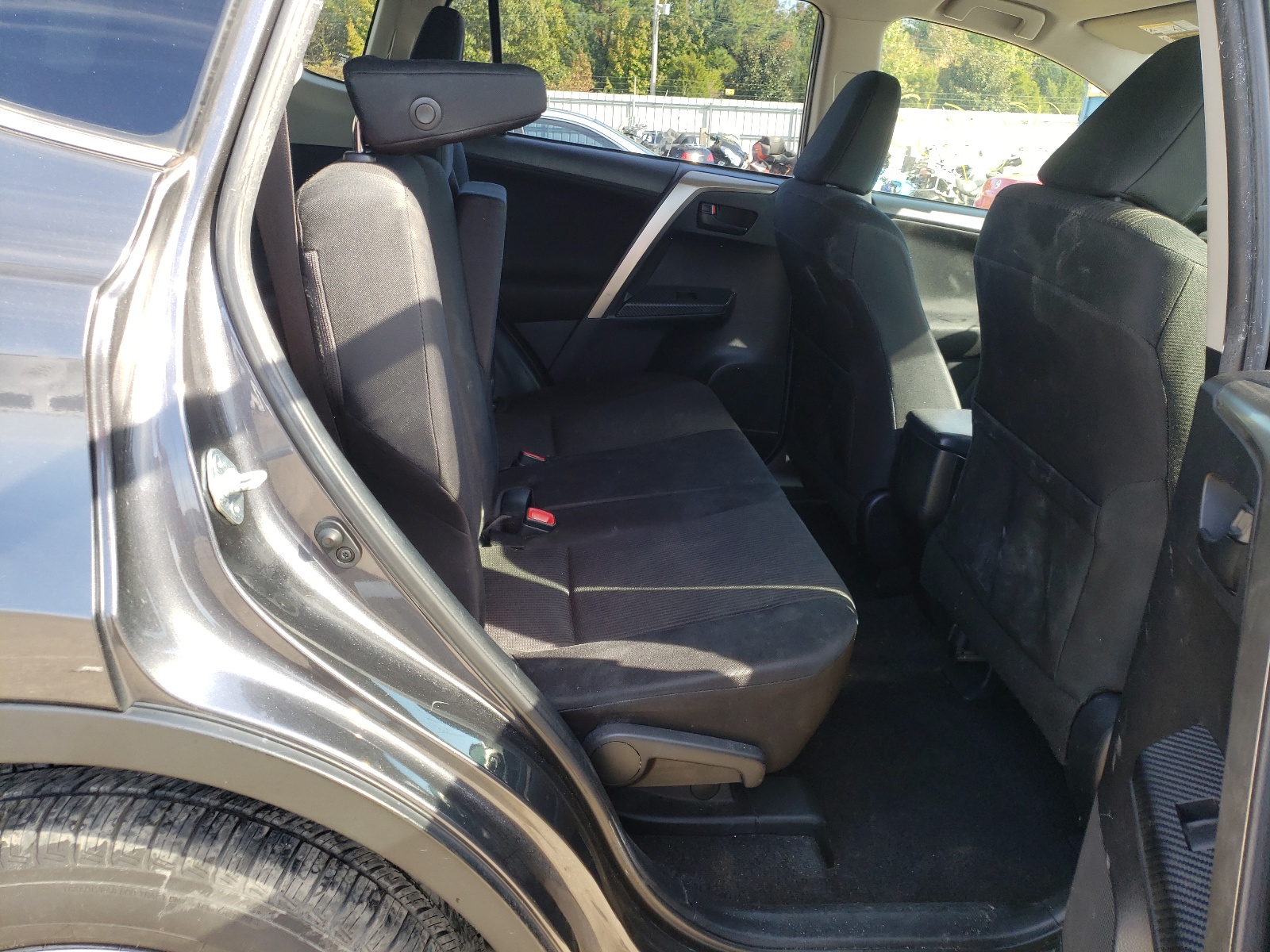 Photo 6 from auction – 2014 TOYOTA RAV4 LE with VIN JTMZFREV6ED031252