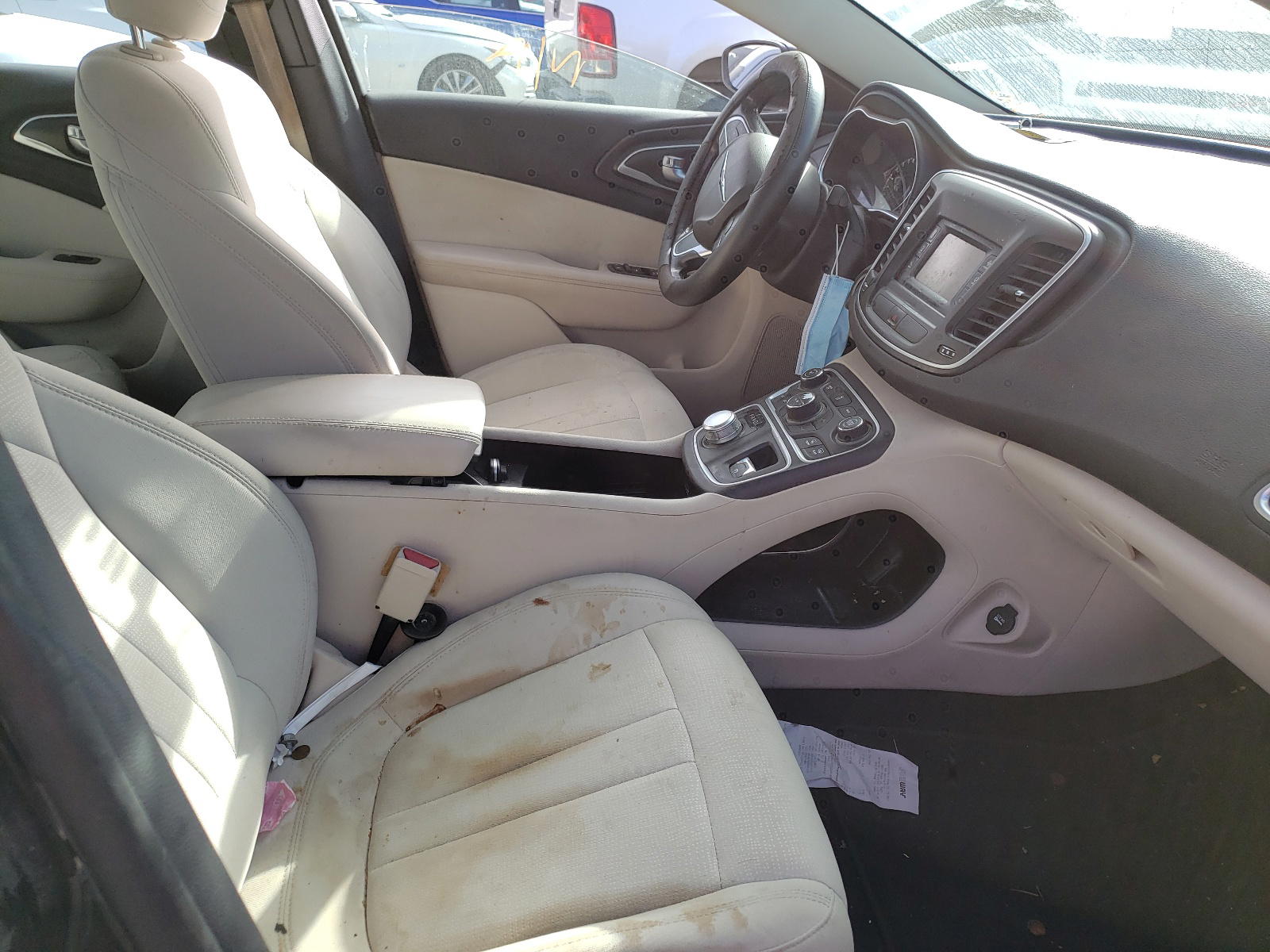 Photo 5 from auction – 2016 CHRYSLER 200 LIMITE with VIN 1C3CCCAB5GN176128
