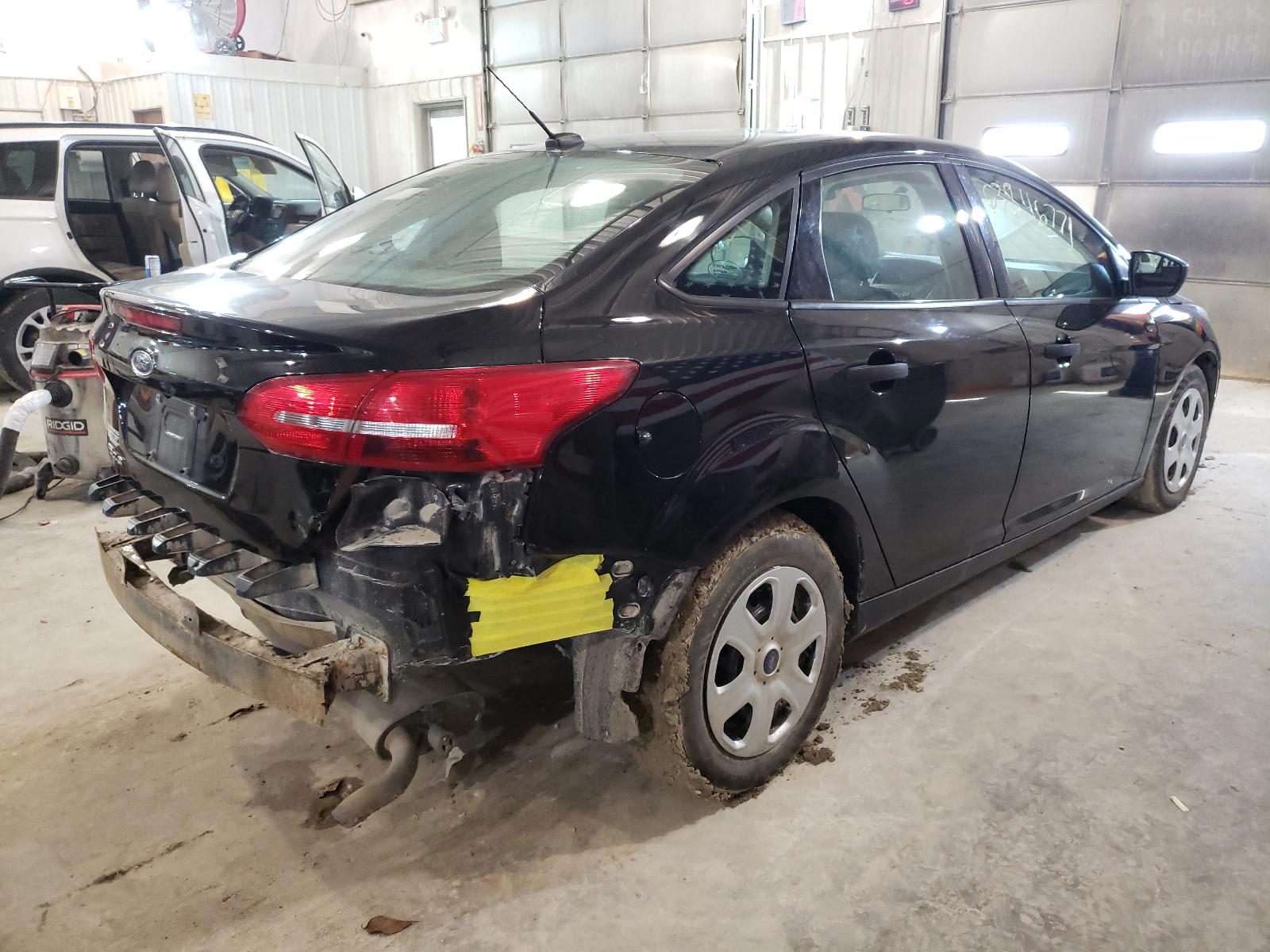 Photo 4 from auction – 2018 FORD FOCUS S with VIN 1FADP3E23JL249357