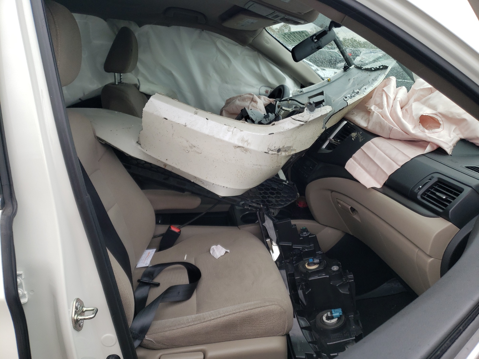 Photo 5 from auction – 2016 HONDA PILOT LX with VIN 5FNYF6H18GB090589