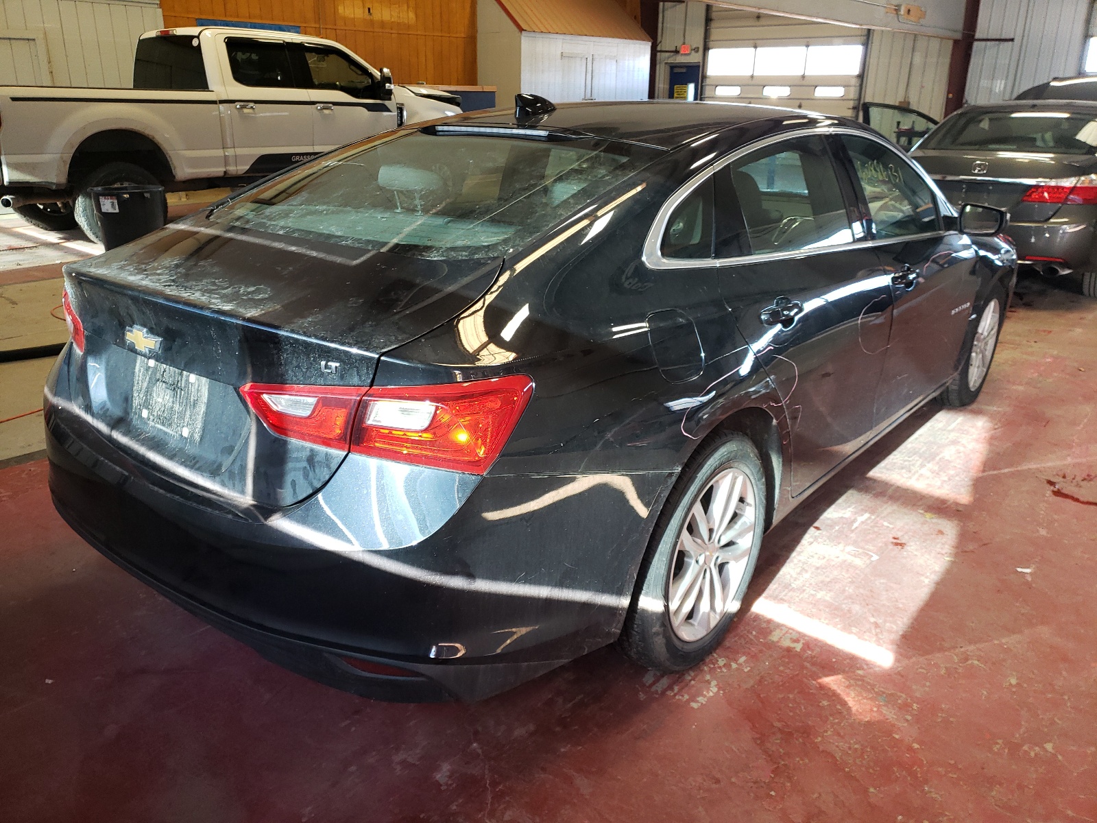 Photo 4 from auction – 2018 CHEVROLET MALIBU LT with VIN 1G1ZD5ST1JF220562