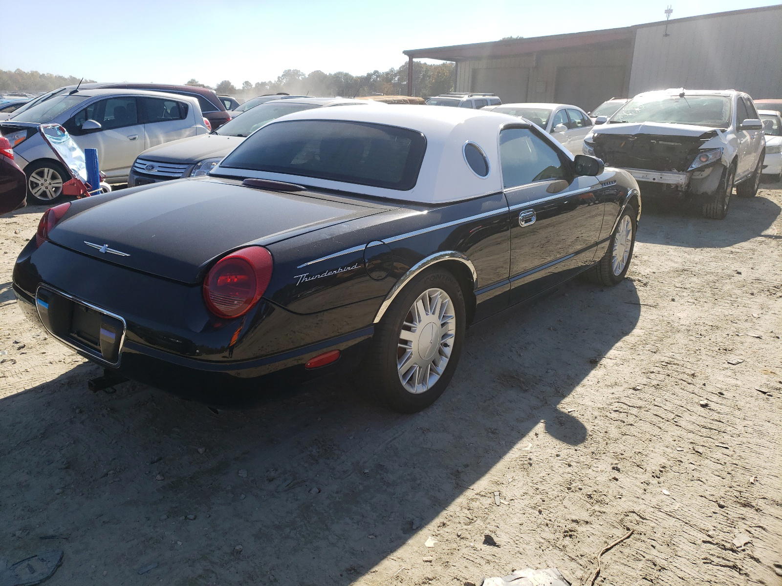 Photo 4 from auction – 2002 FORD THUNDERBIR with VIN 1FAHP60A42Y130691