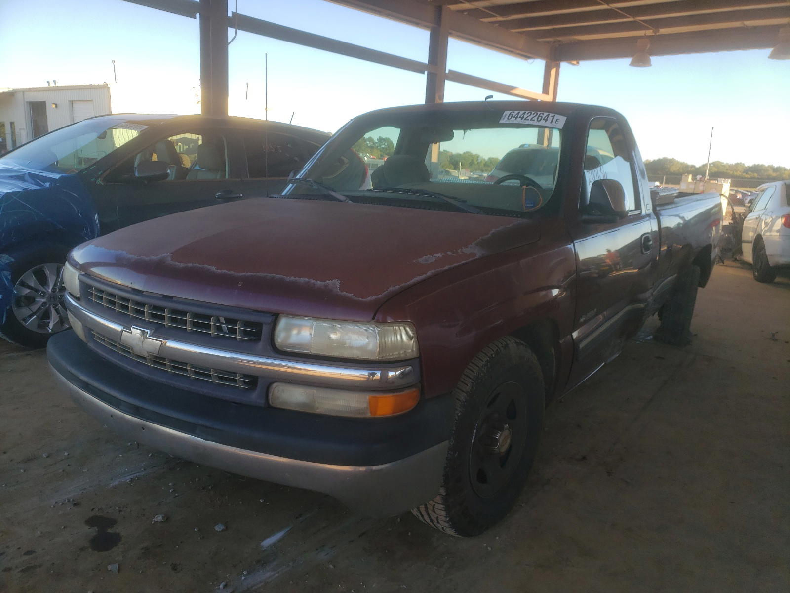 Photo 2 from auction – 2000 CHEVROLET SILVERADO with VIN 1GCEC14V2YE301294