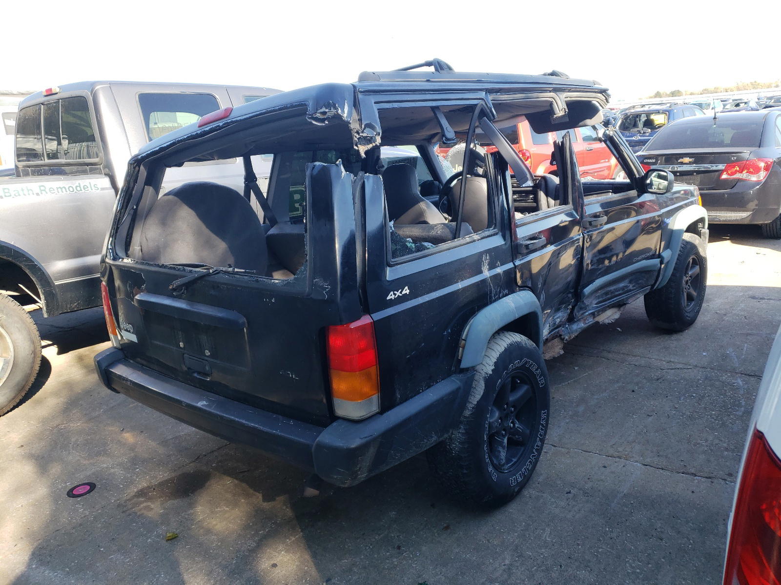 Photo 4 from auction – 1998 JEEP CHEROKEE with VIN 1J4FJ68S6WL203556