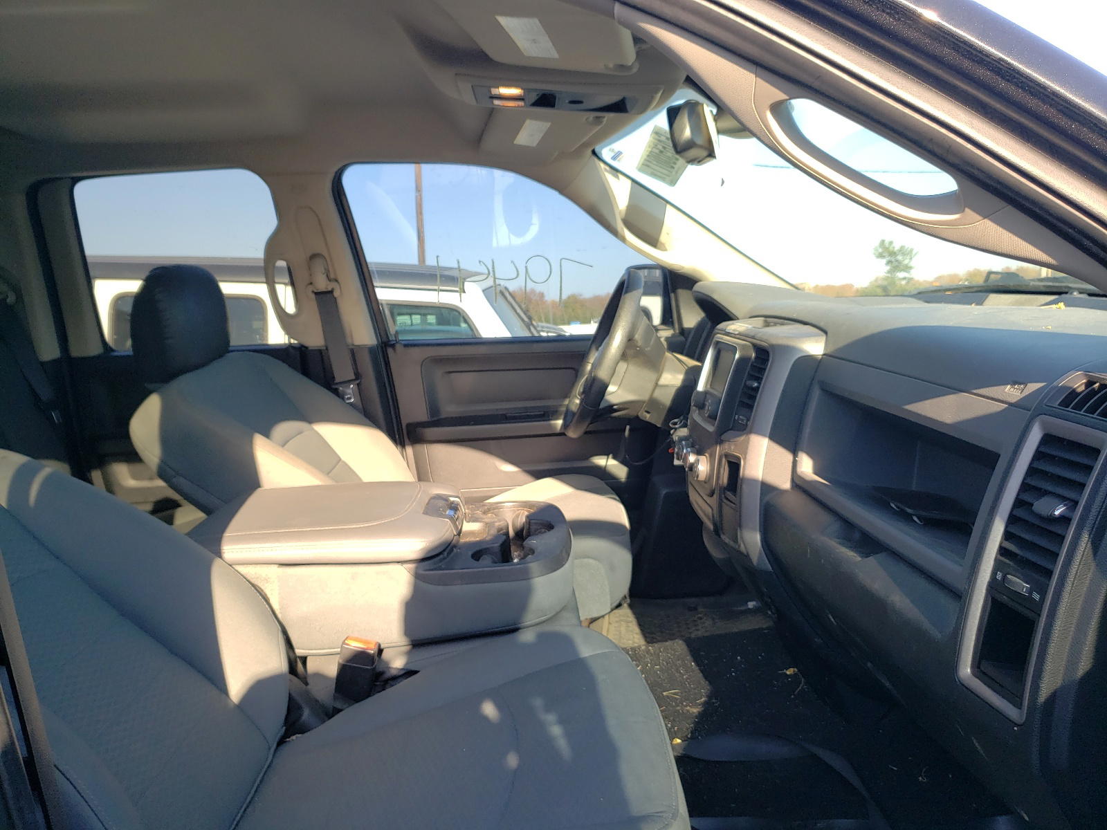 Photo 5 from auction – 2016 RAM 1500 ST with VIN 1C6RR7FT5GS309895