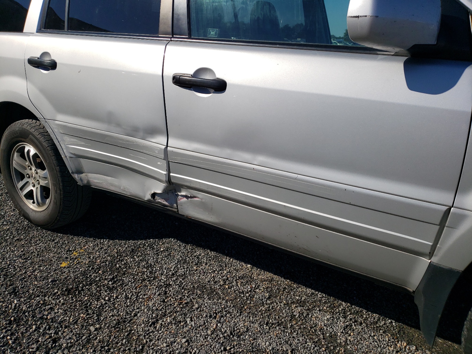 Photo 9 from auction – 2004 HONDA PILOT EXL with VIN 2HKYF18784H573861