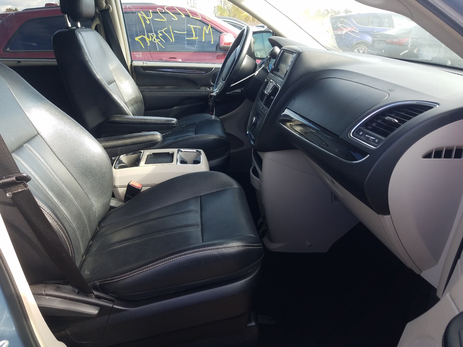 Photo 5 from auction – 2013 CHRYSLER TOWN & COU with VIN 2C4RC1BG5DR777672