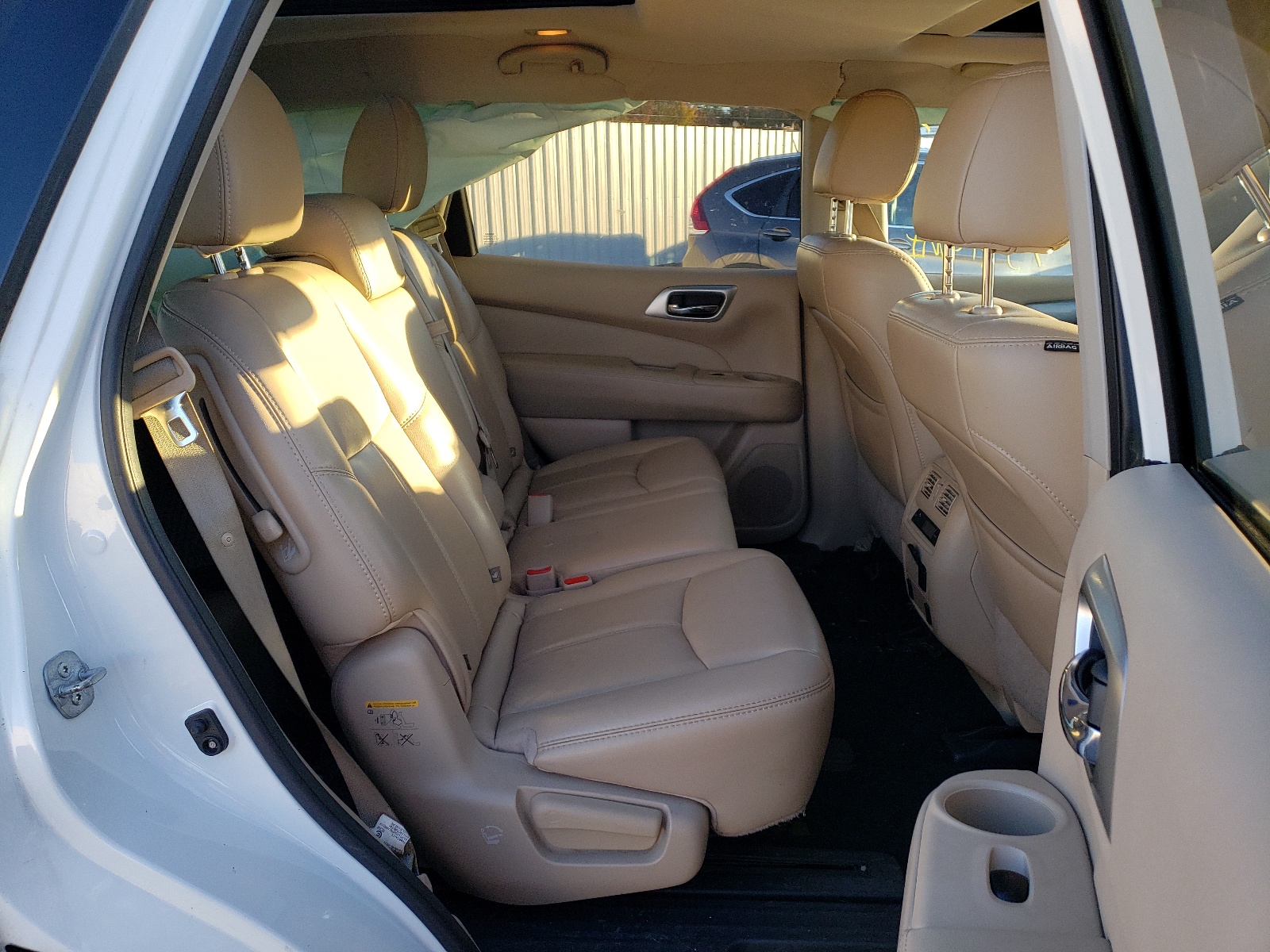 Photo 6 from auction – 2017 NISSAN PATHFINDER with VIN 5N1DR2MM8HC606250