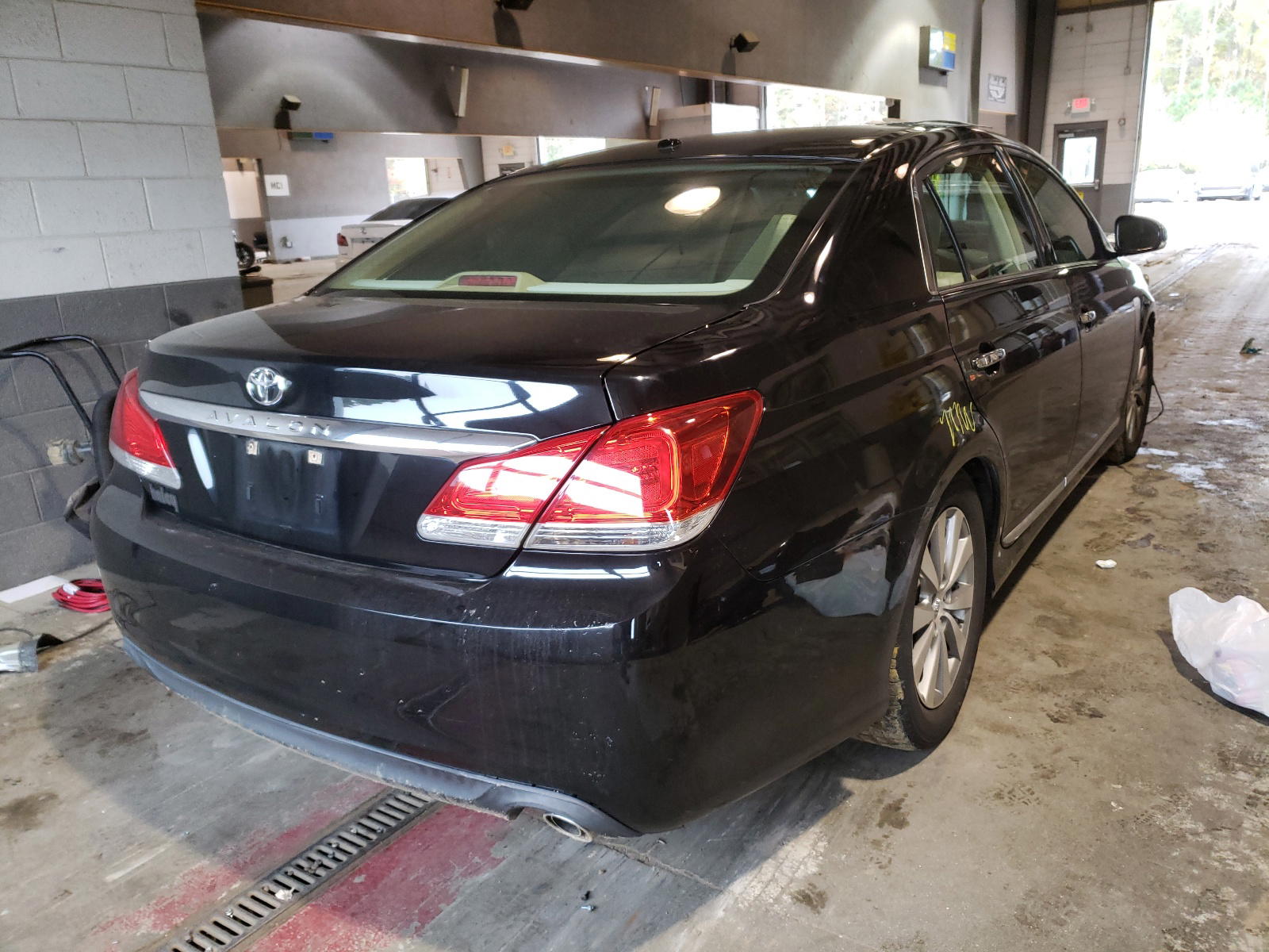 Photo 4 from auction – 2011 TOYOTA AVALON BAS with VIN 4T1BK3DB3BU400402