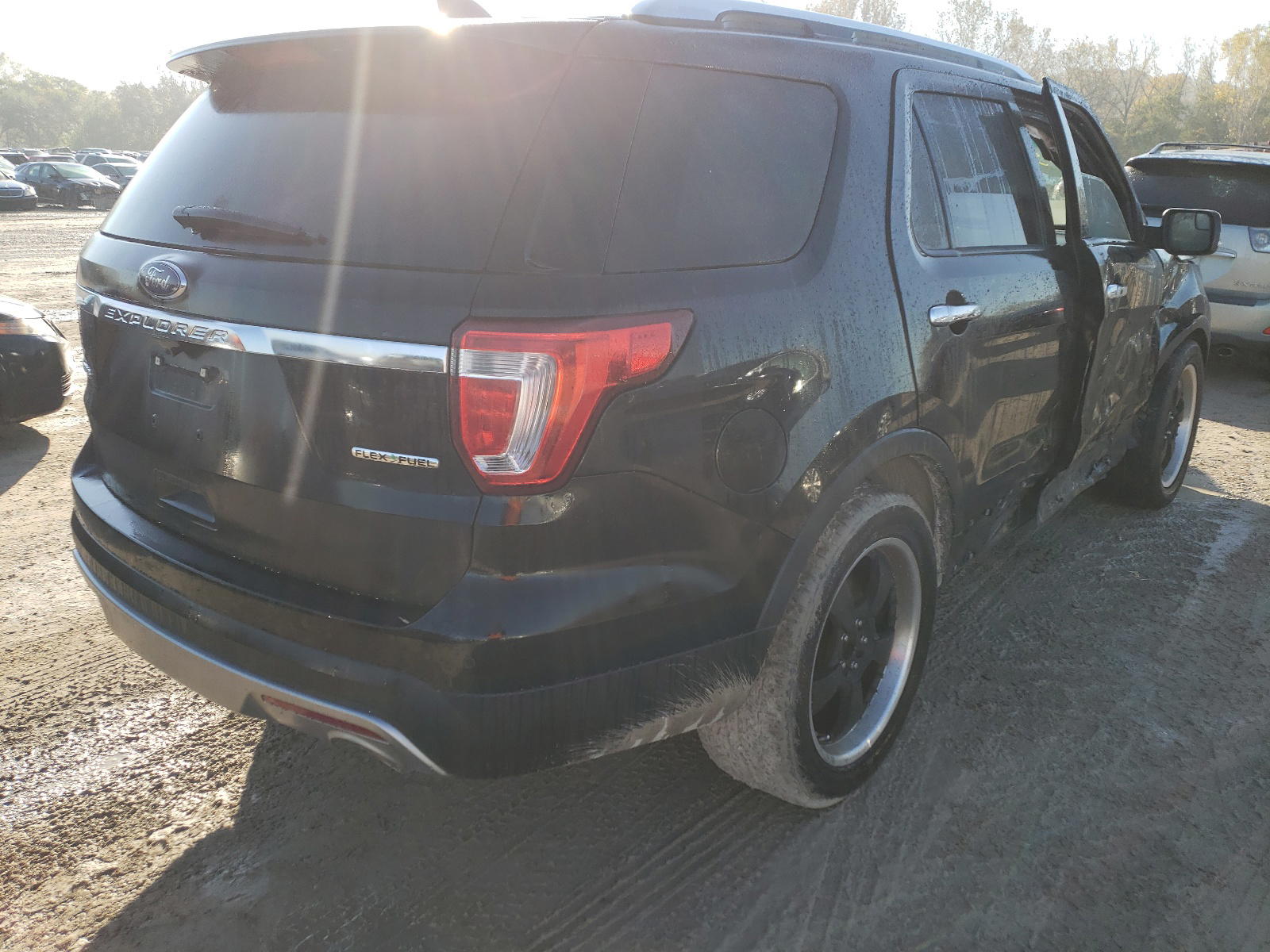 Photo 4 from auction – 2016 FORD EXPLORER L with VIN 1FM5K7F82GGB27559