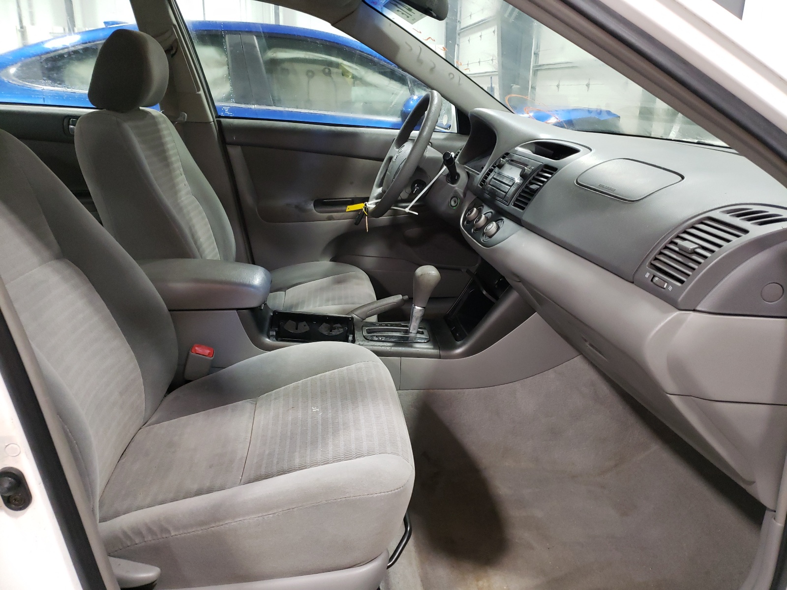Photo 5 from auction – 2005 TOYOTA CAMRY LE with VIN 4T1BE32K85U625932