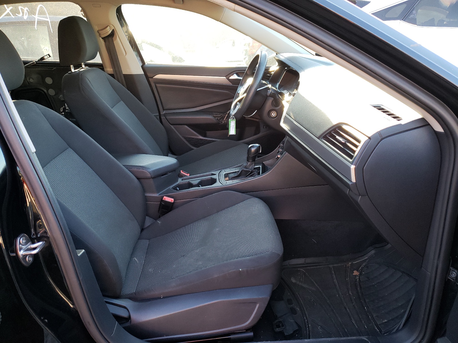 Photo 5 from auction – 2019 VOLKSWAGEN JETTA S with VIN 3VWC57BU2KM141995