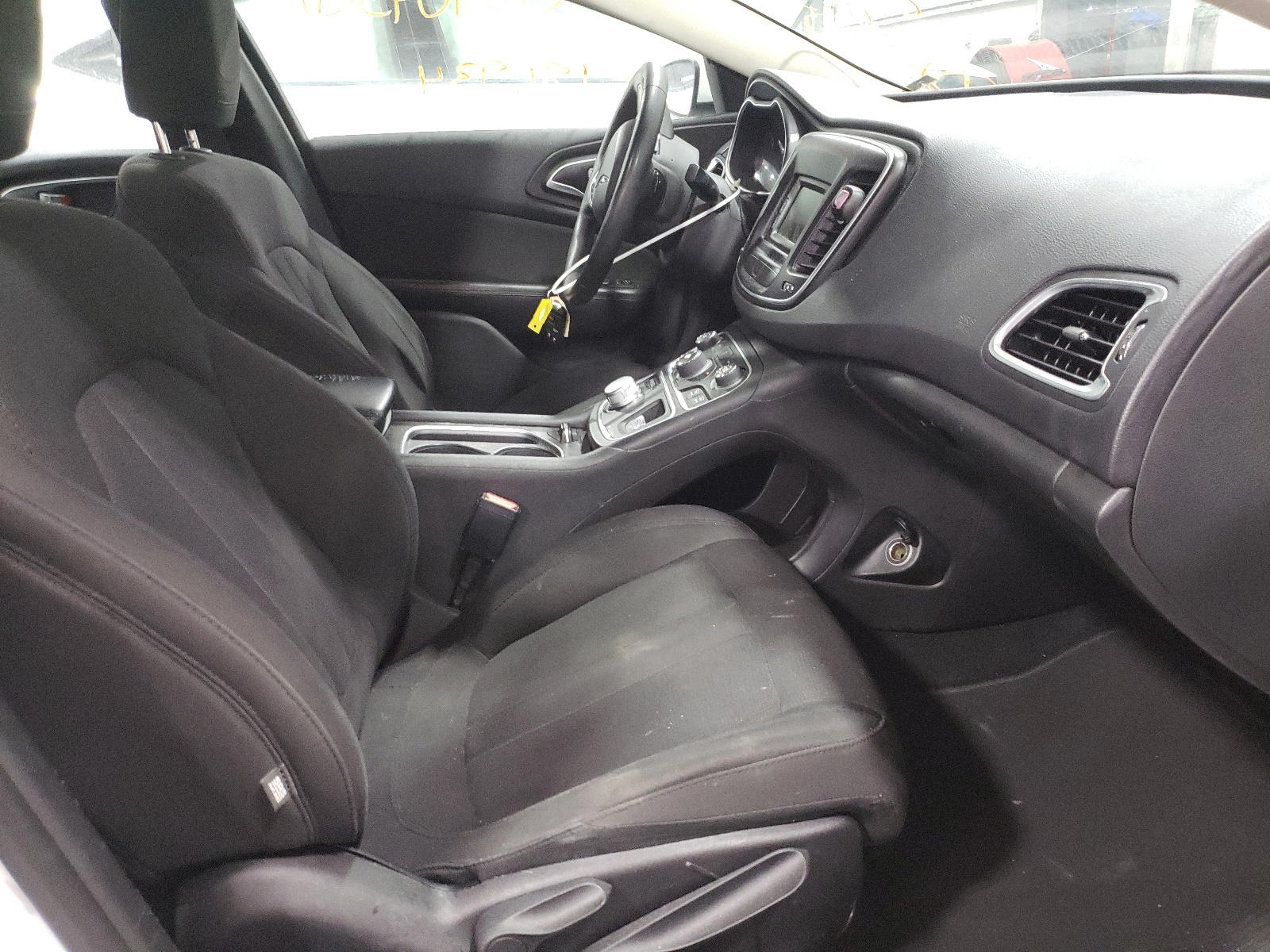 Photo 5 from auction – 2015 CHRYSLER 200 LIMITE with VIN 1C3CCCAB2FN726299