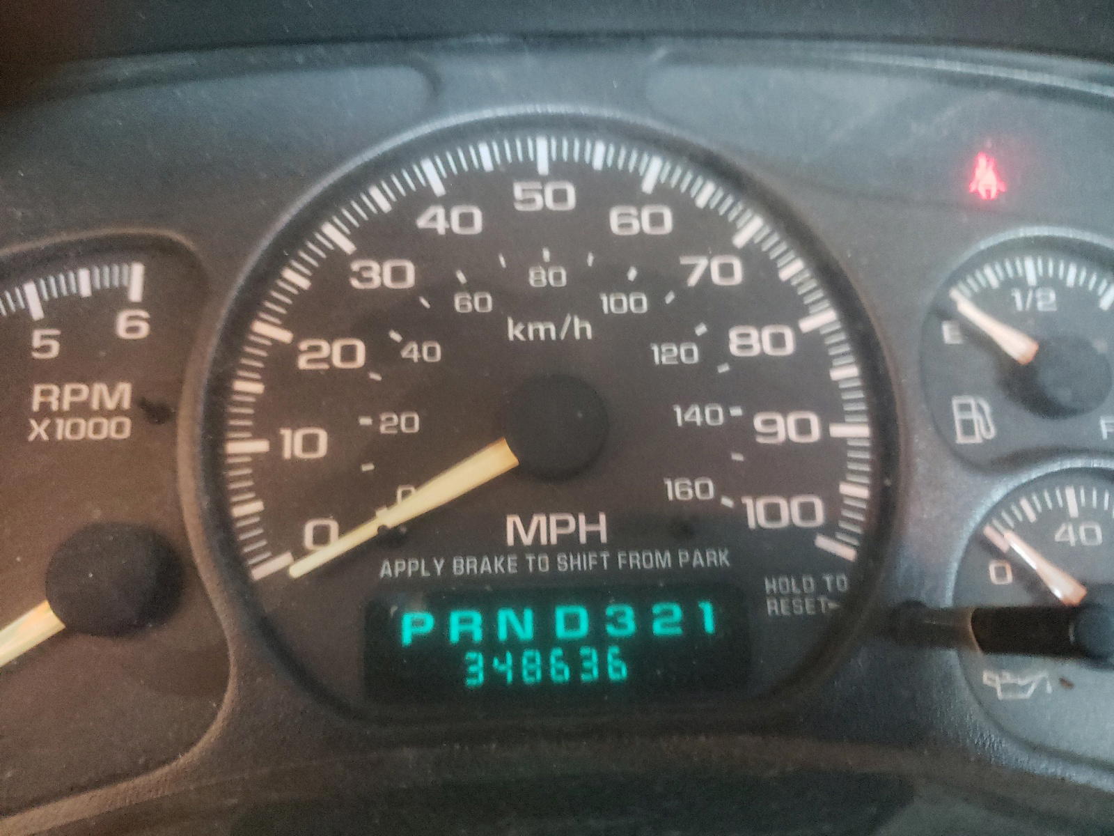 Photo 8 from auction – 2000 CHEVROLET SILVERADO with VIN 1GCEC14V2YE301294