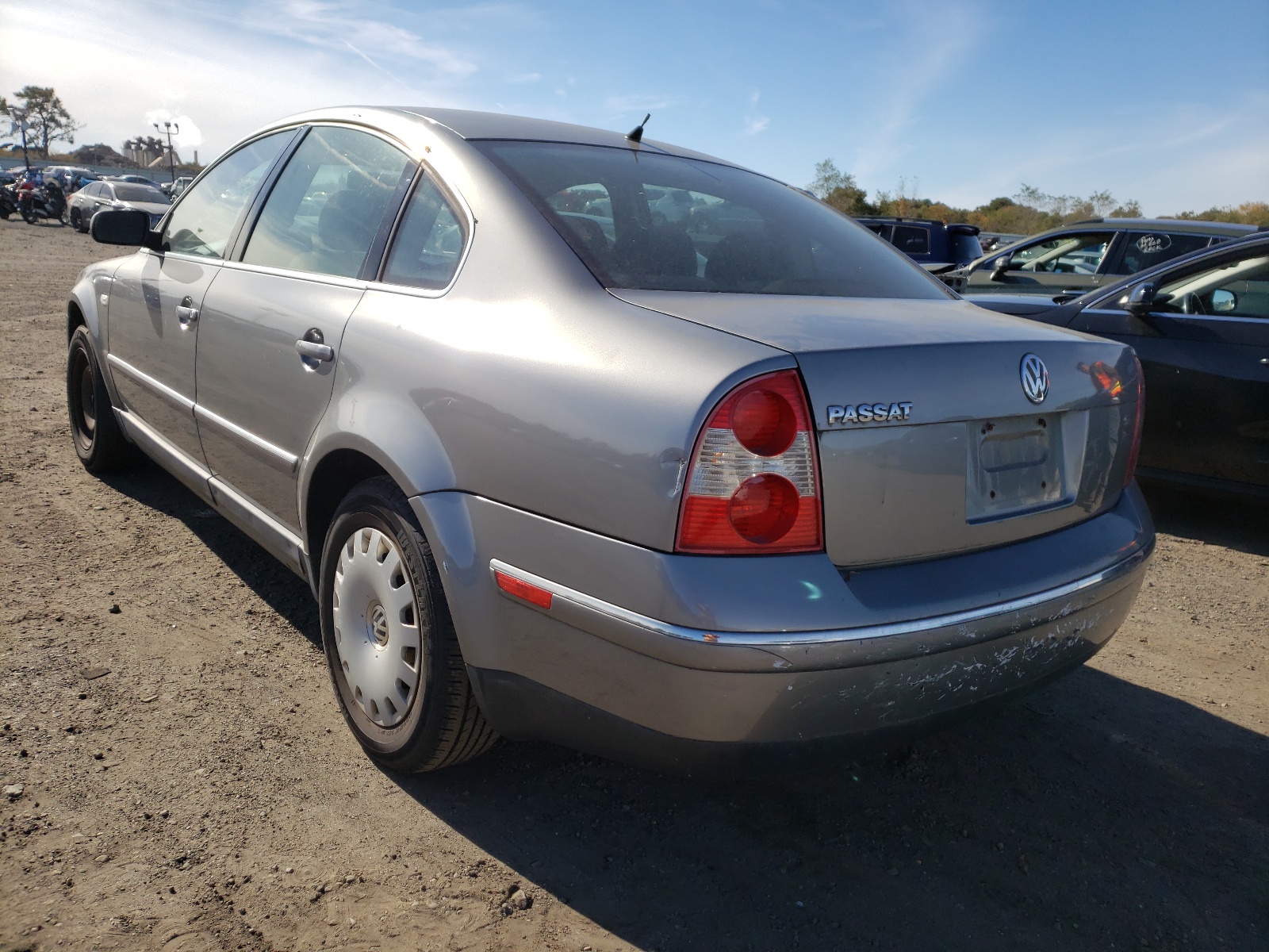 Photo 15 from auction – 2004 VOLKSWAGEN PASSAT GL with VIN WVWMD63B34E082238