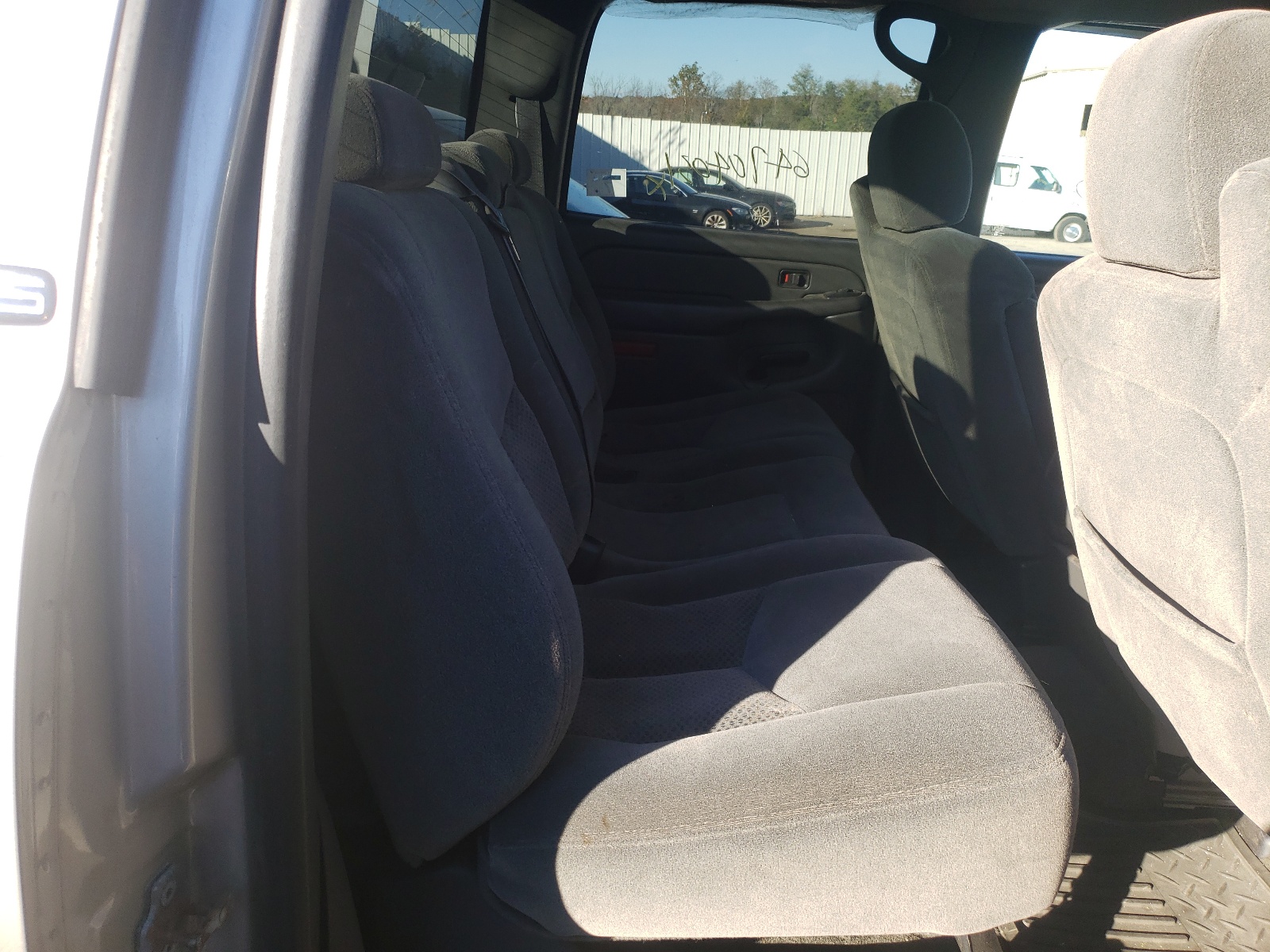 Photo 6 from auction – 2004 CHEVROLET SILVERADO with VIN 1GCGK23U34F229309