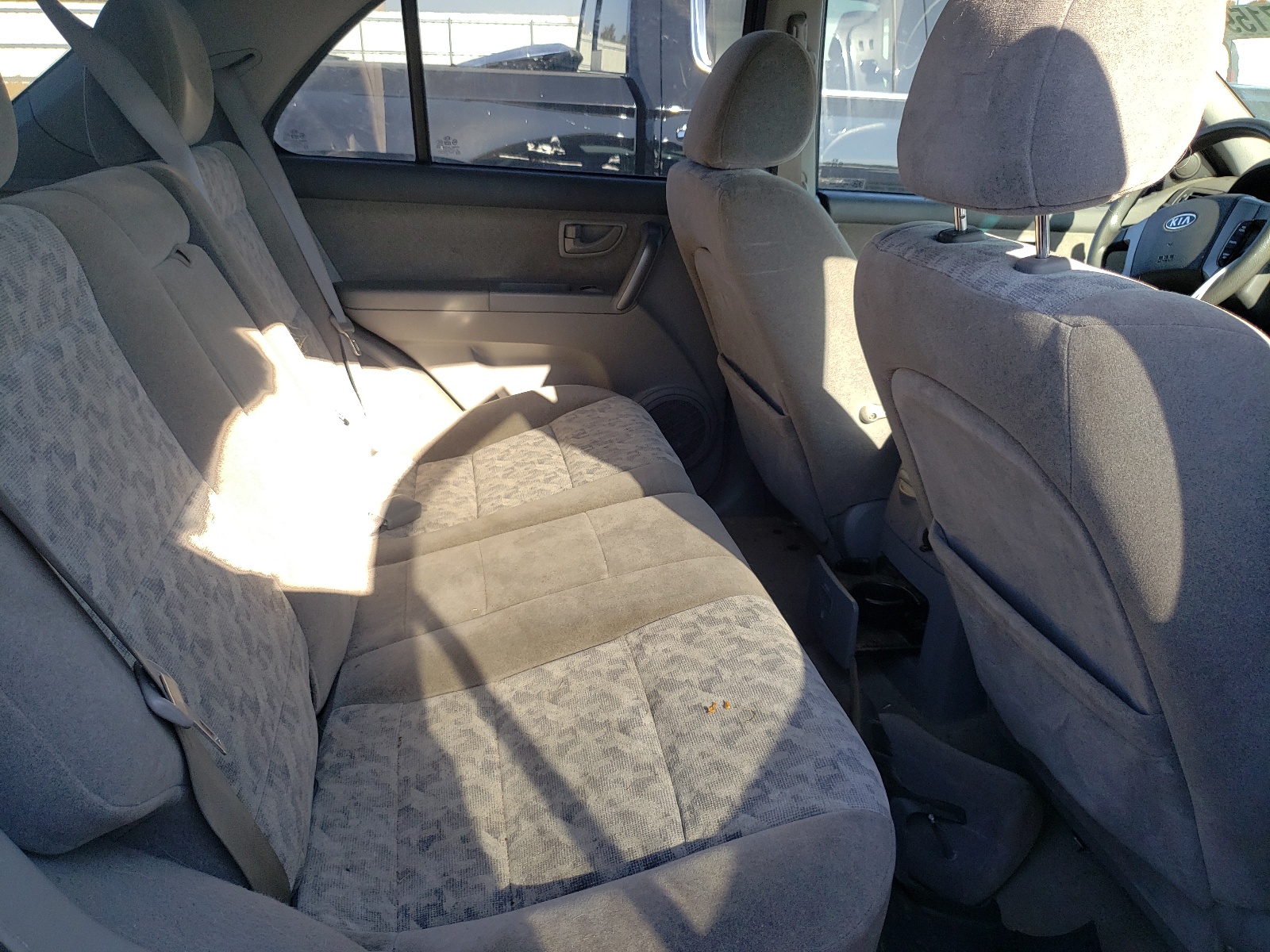 Photo 6 from auction – 2007 KIA SORENTO EX with VIN KNDJC736075717371