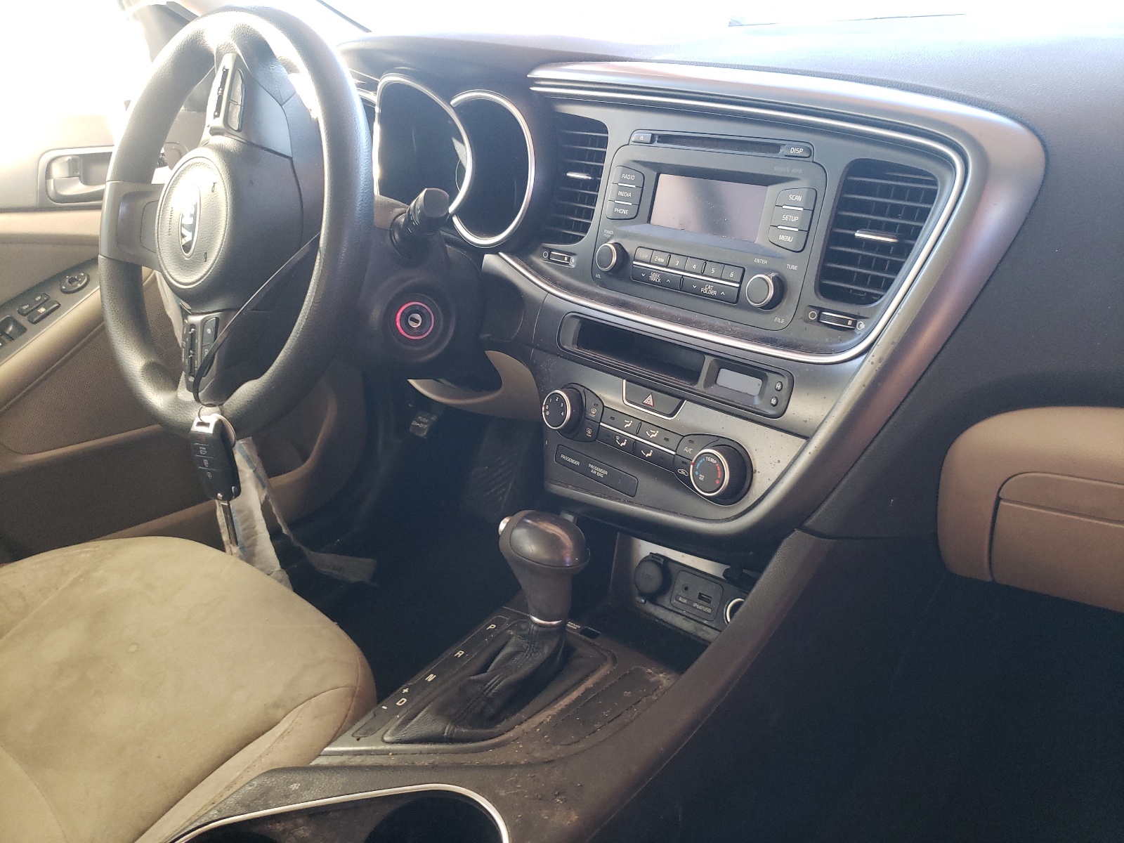 Photo 9 from auction – 2015 KIA OPTIMA LX with VIN 5XXGM4A72FG457020