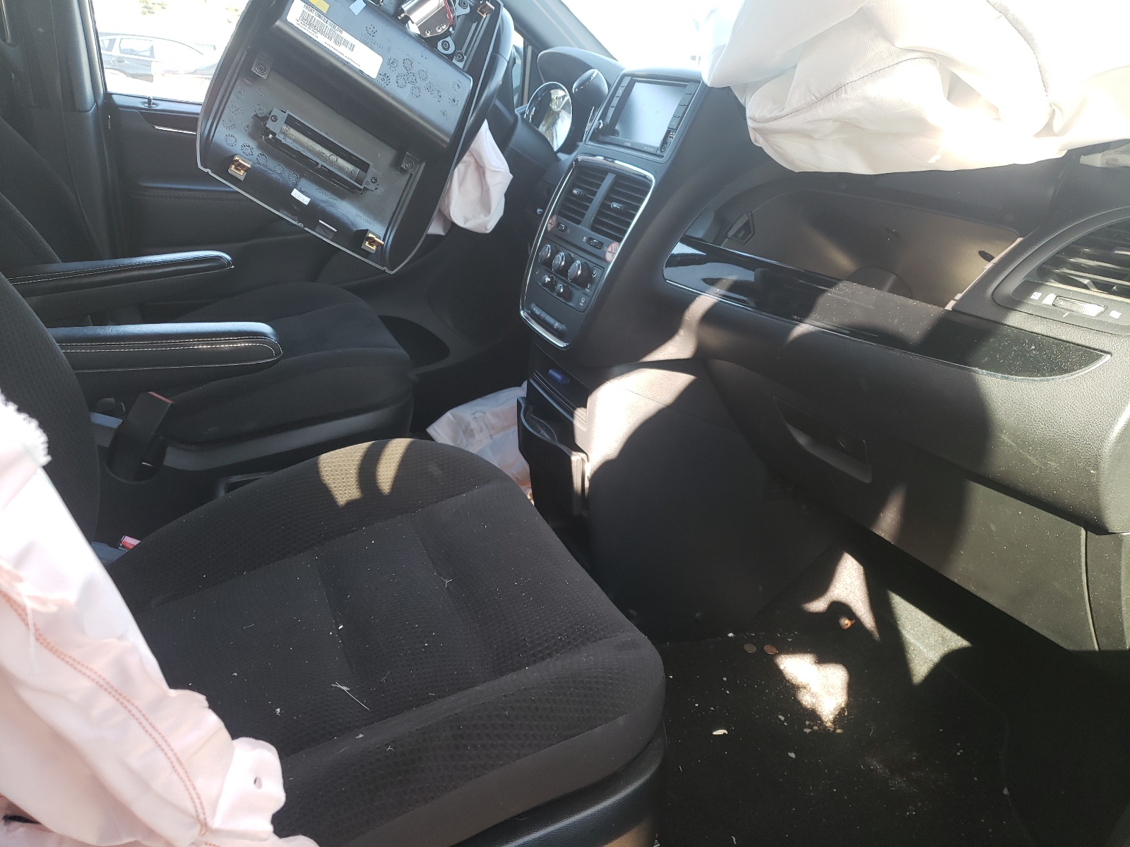 Photo 5 from auction – 2018 DODGE GRAND CARA with VIN 2C4RDGBG9JR254957