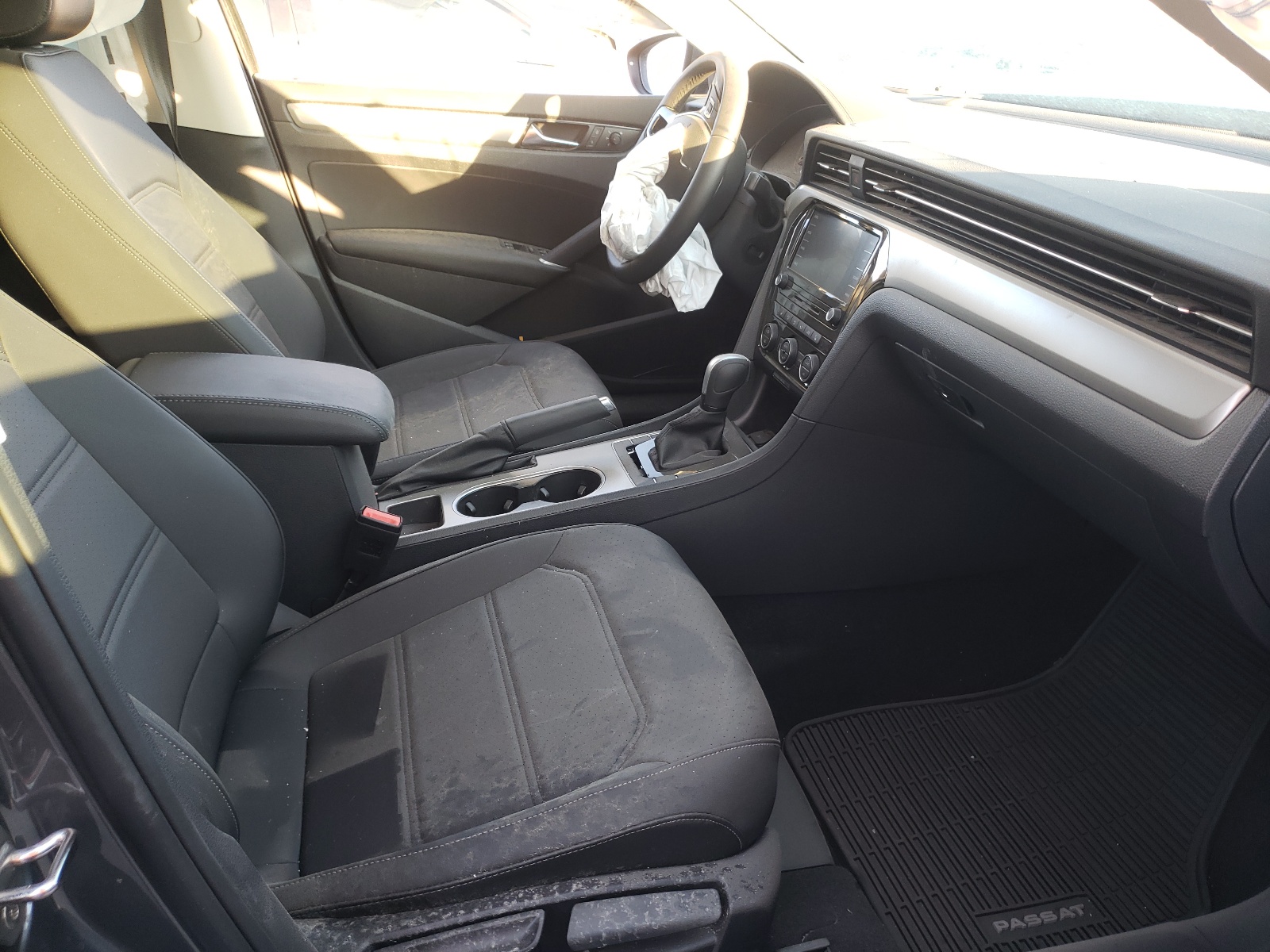 Photo 5 from auction – 2021 VOLKSWAGEN PASSAT SE with VIN 1VWSA7A31MC017656