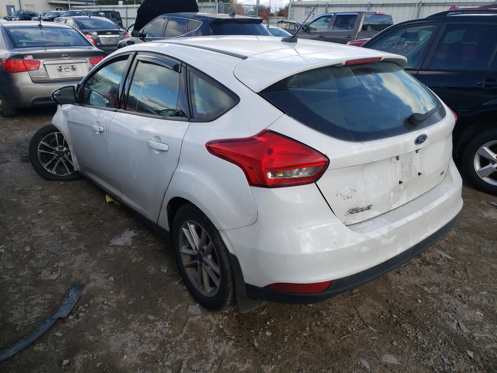 Photo 3 from auction – 2017 FORD FOCUS SE with VIN 1FADP3K20HL261206