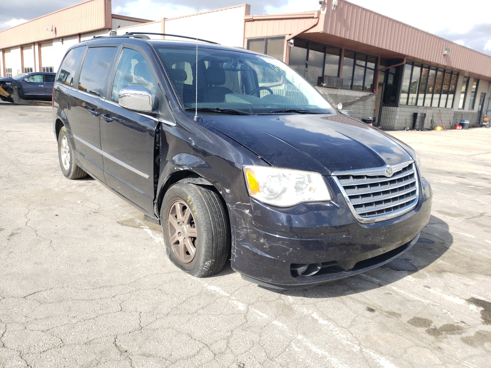 CHRYSLER TOWN & COU 2010 with VIN 2A4RR8D17AR398811 - Photo from auction