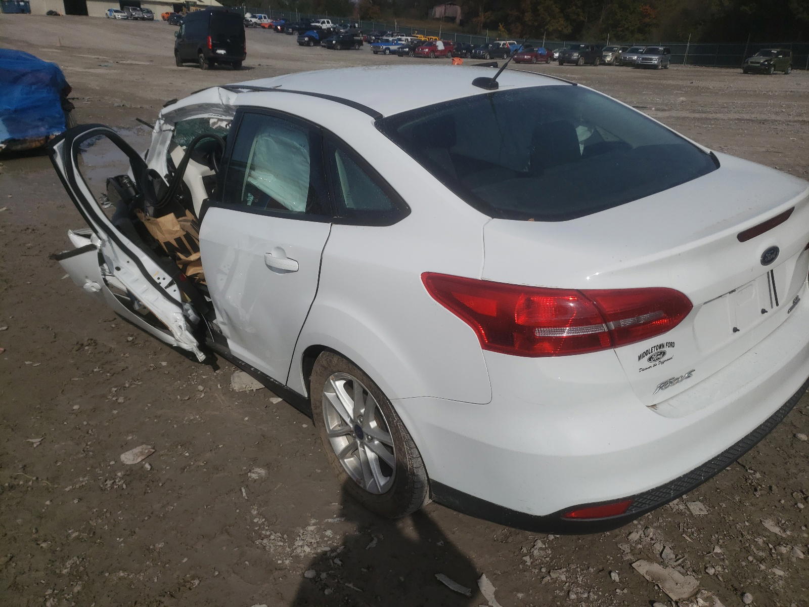 Photo 3 from auction – 2016 FORD FOCUS SE with VIN 1FADP3F22GL305294