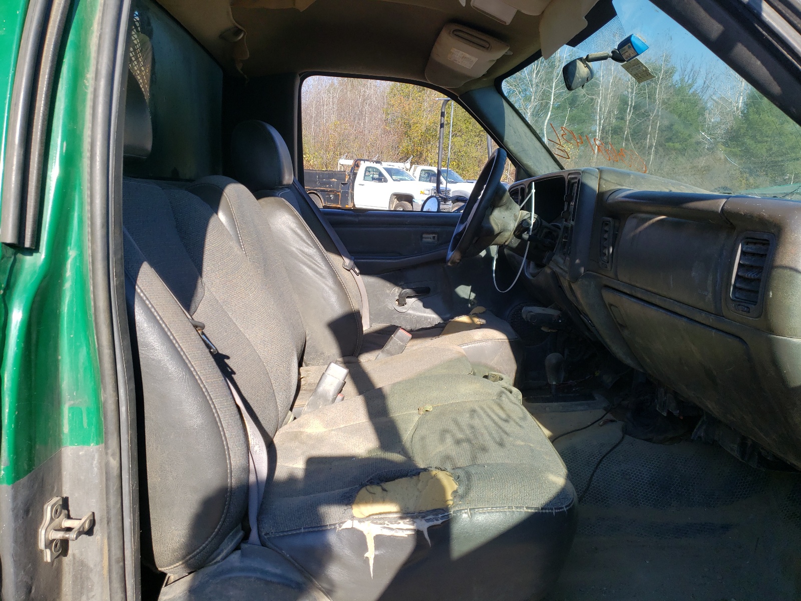 Photo 5 from auction – 2005 GMC NEW SIERRA with VIN 1GDJK34U65E194259