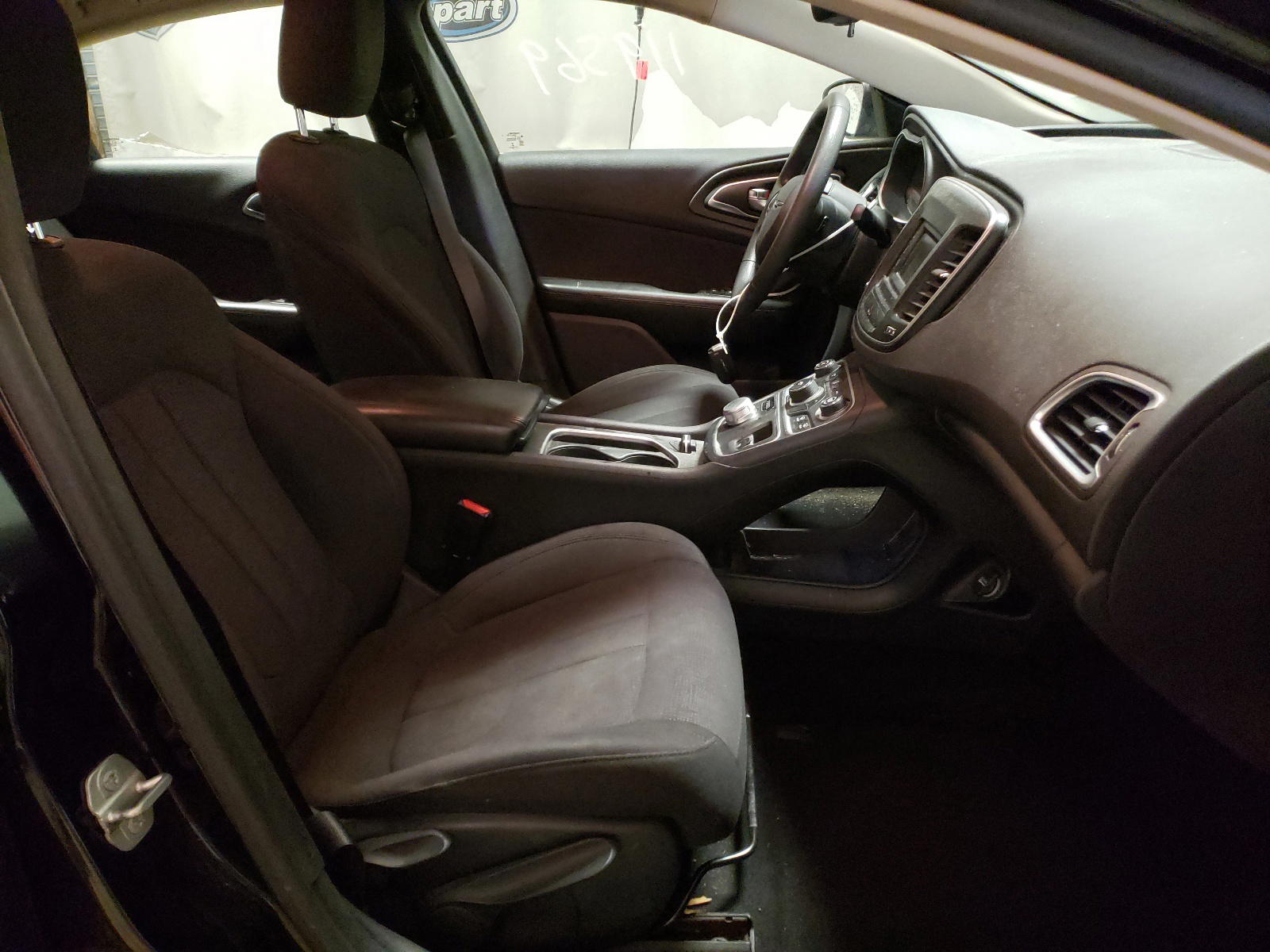 Photo 5 from auction – 2015 CHRYSLER 200 LIMITE with VIN 1C3CCCAB6FN655088